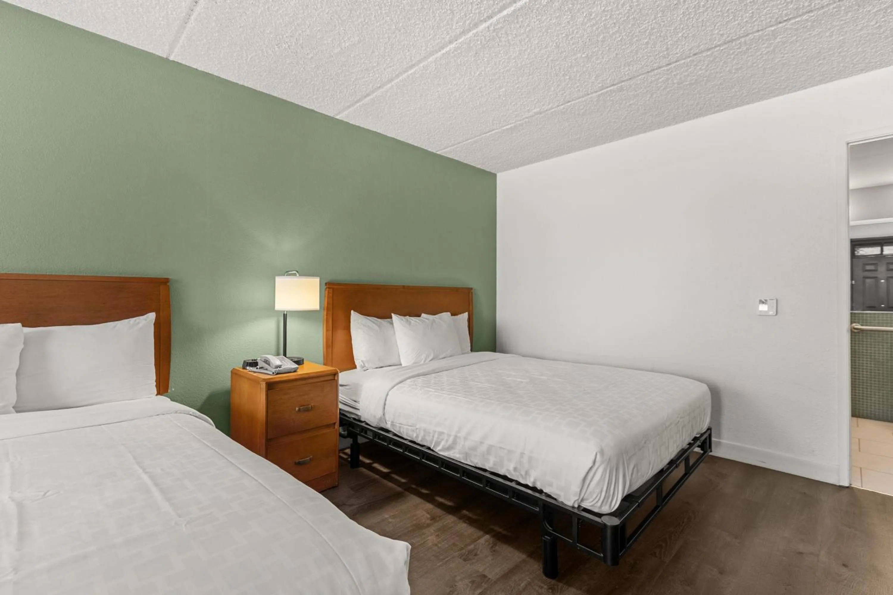 Bed in Vagabond Inn Executive Old Town