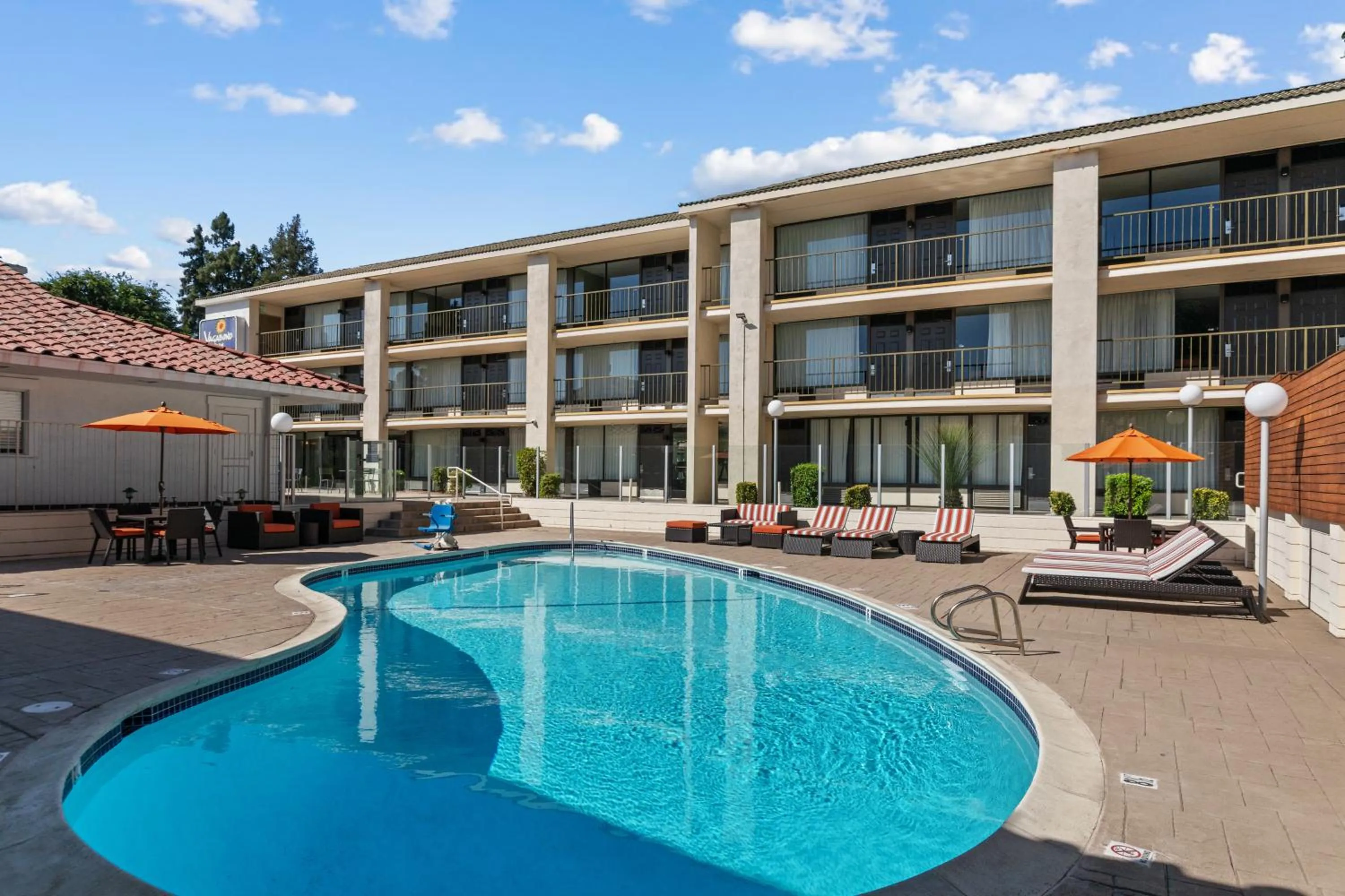 Pool view in Vagabond Inn Executive Old Town