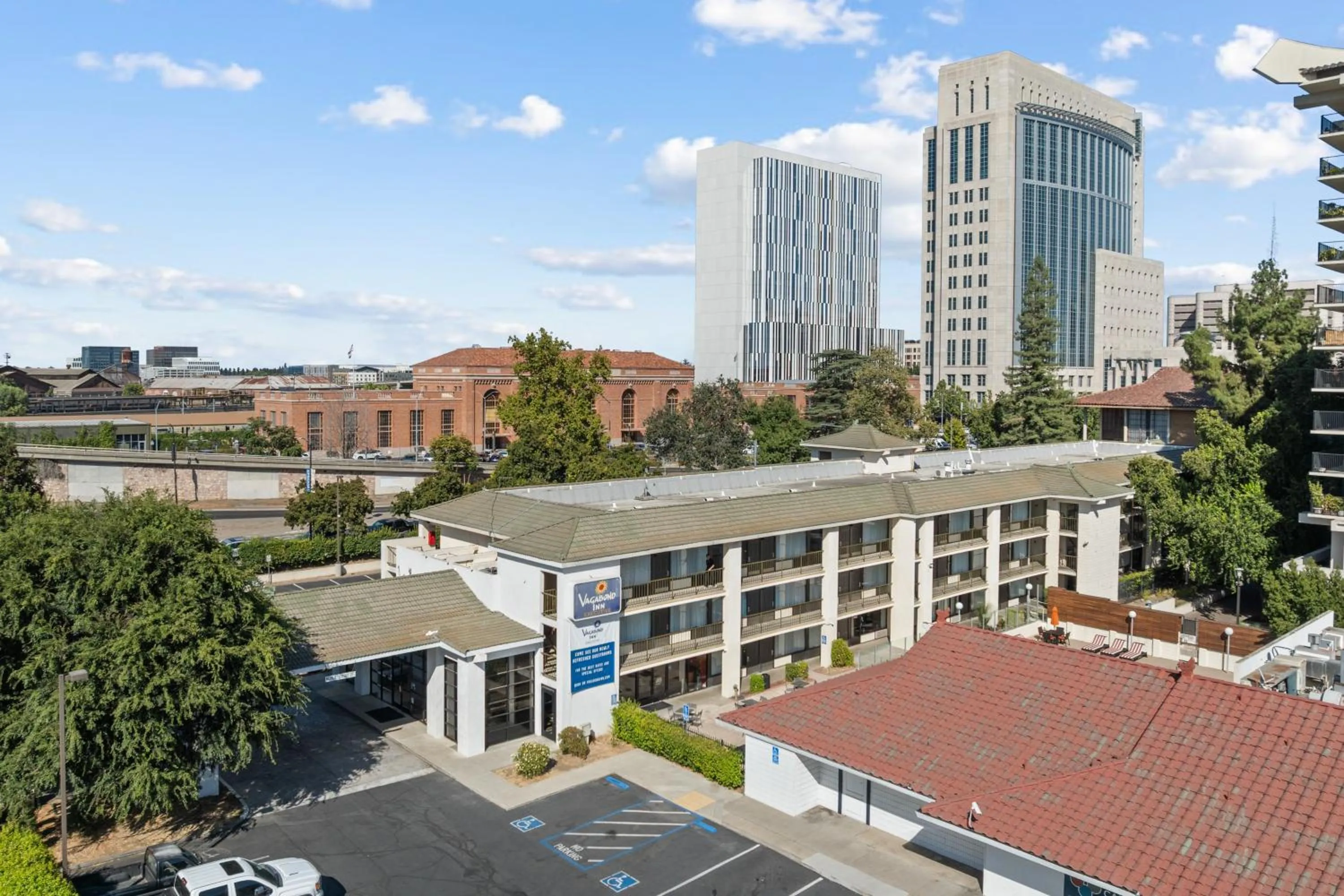 Property building in Vagabond Inn Executive Old Town