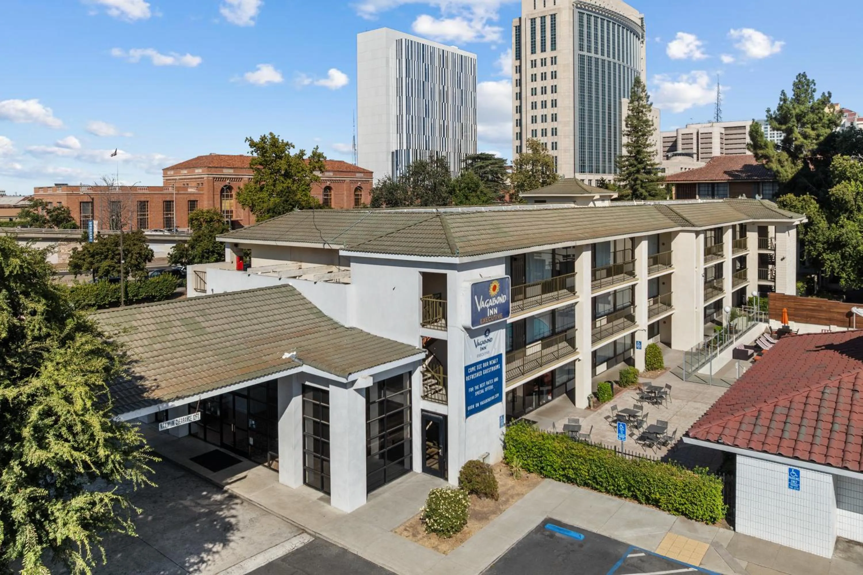 Property building in Vagabond Inn Executive Old Town
