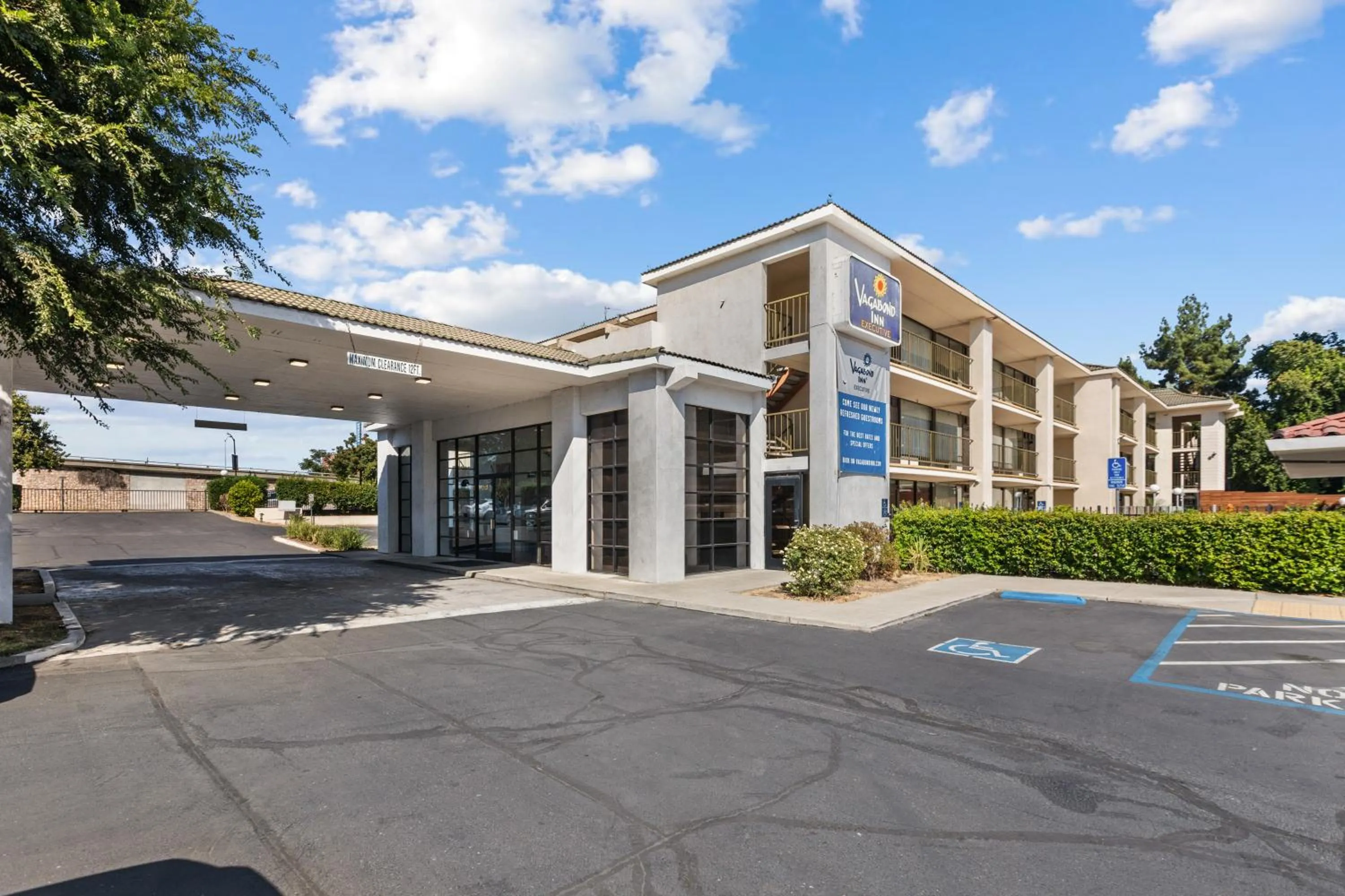 Property building in Vagabond Inn Executive Old Town