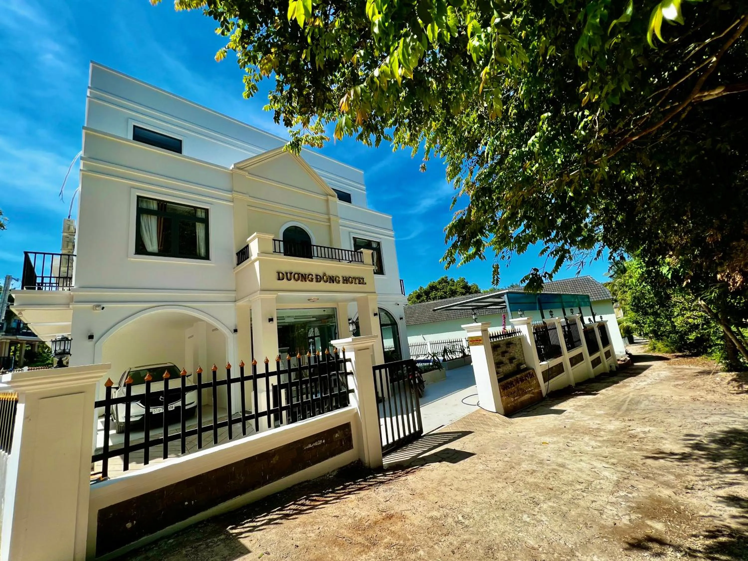 Property building in Dương Đông Hotel