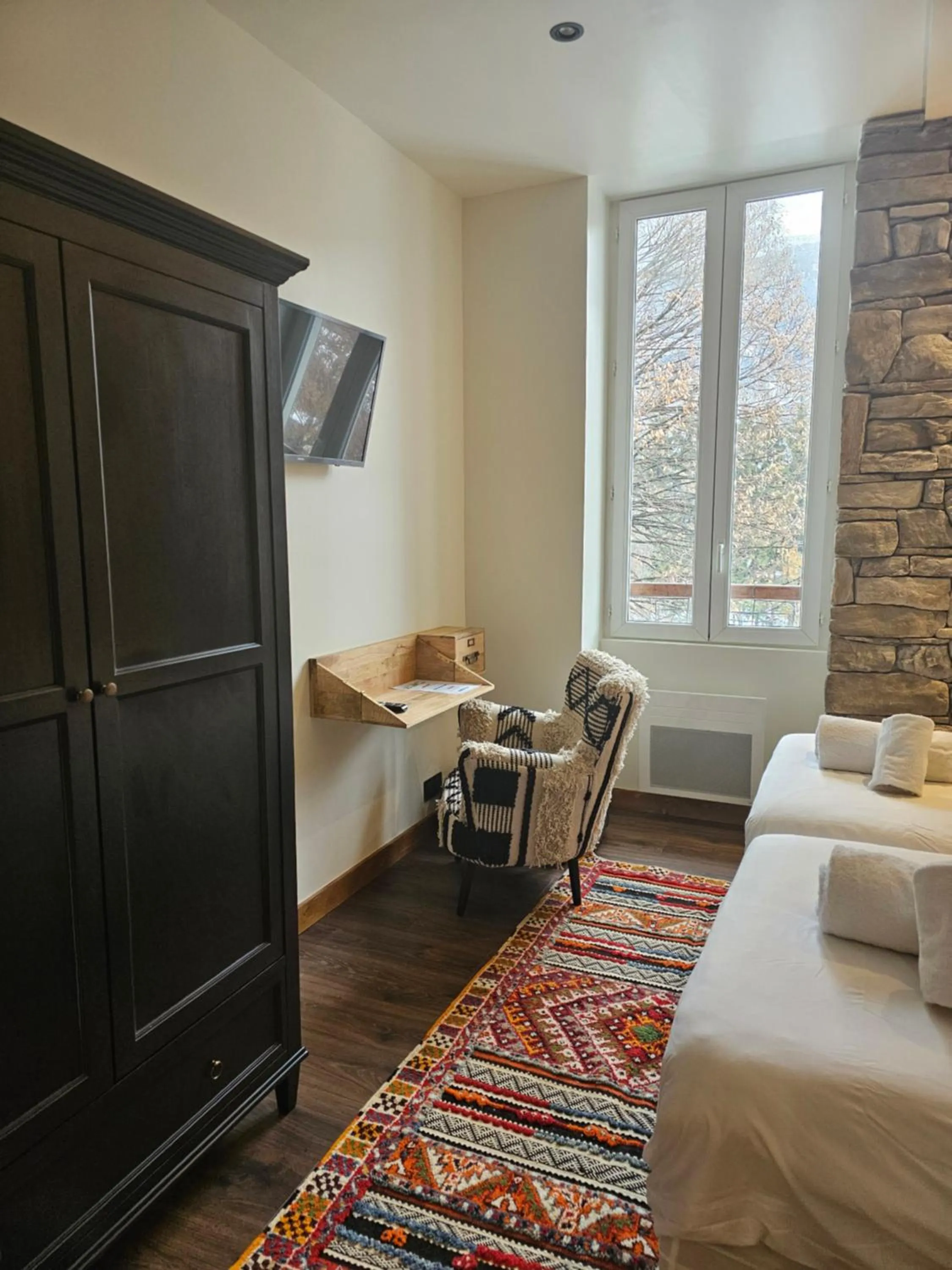 Photo of the whole room, Bed in Hôtel Restaurant "La Petite Auberge"