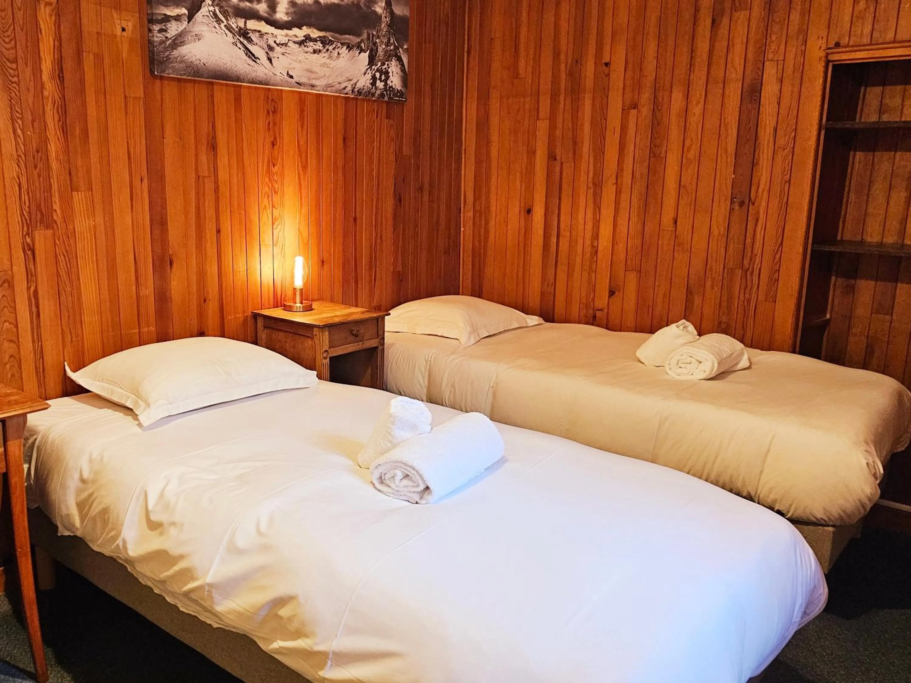 Photo of the whole room, Bed in Hôtel Restaurant "La Petite Auberge"