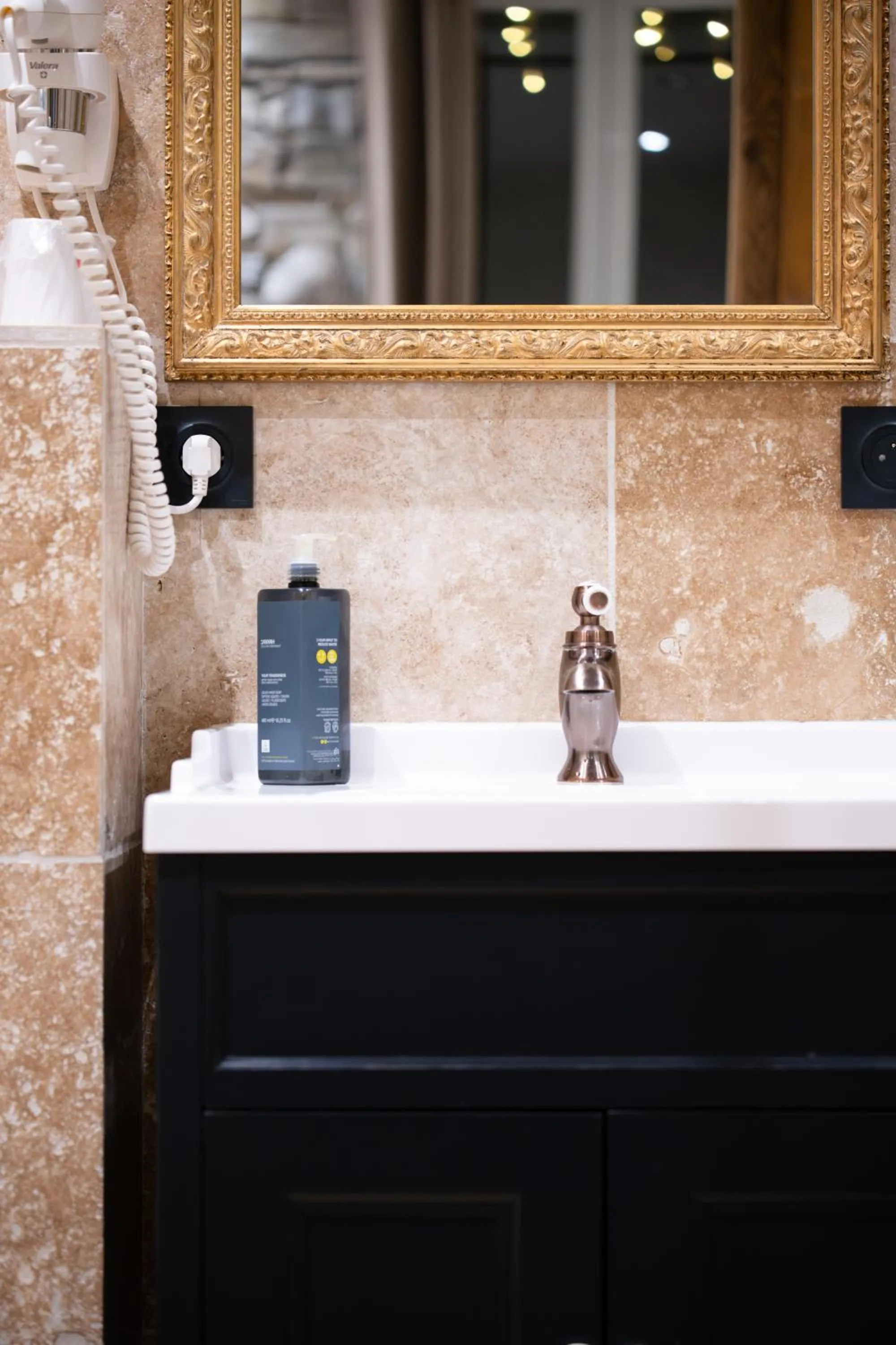 Bathroom in La Petite Auberge
