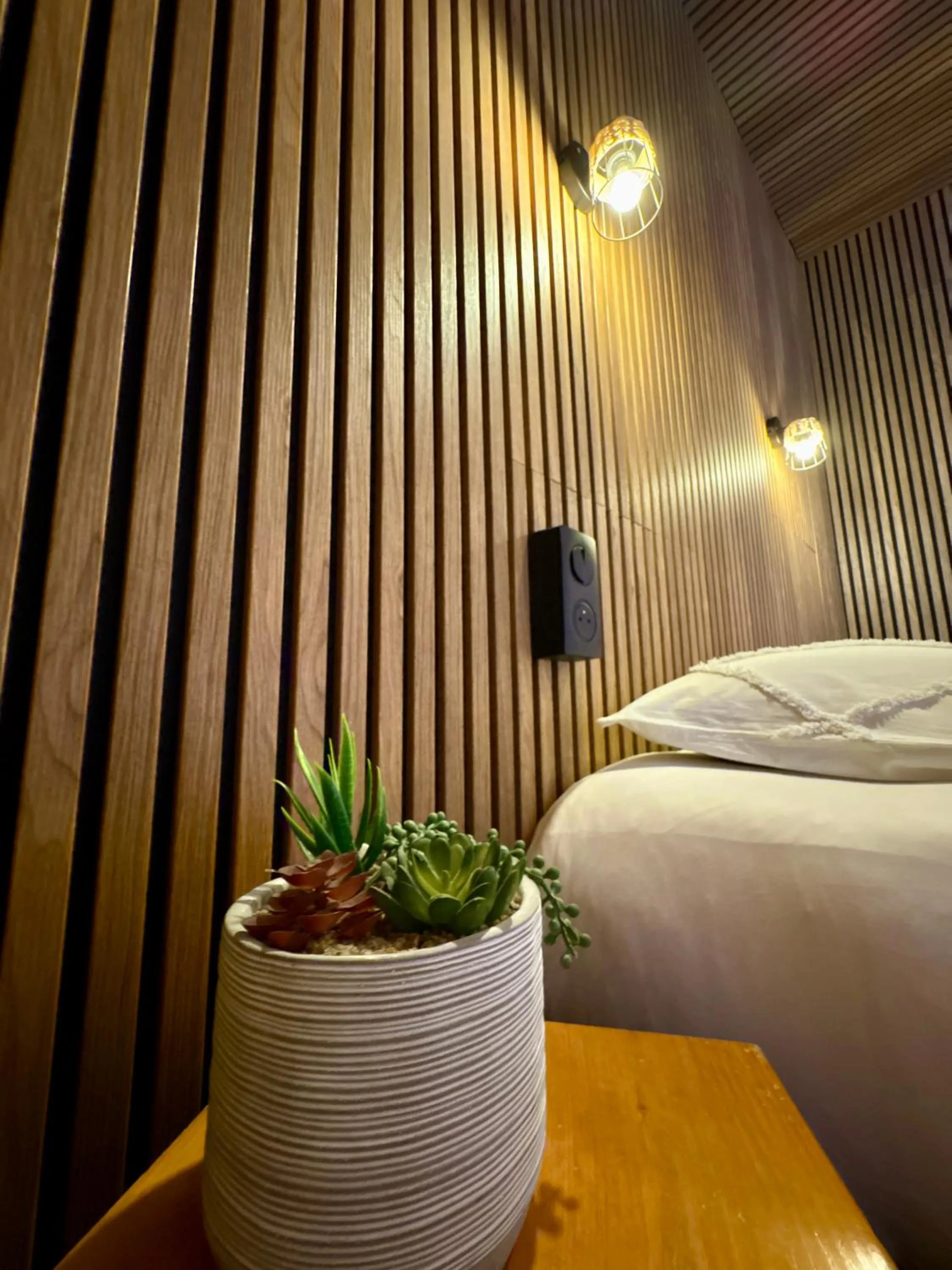 View (from property/room), Bed in Hôtel Restaurant "La Petite Auberge"