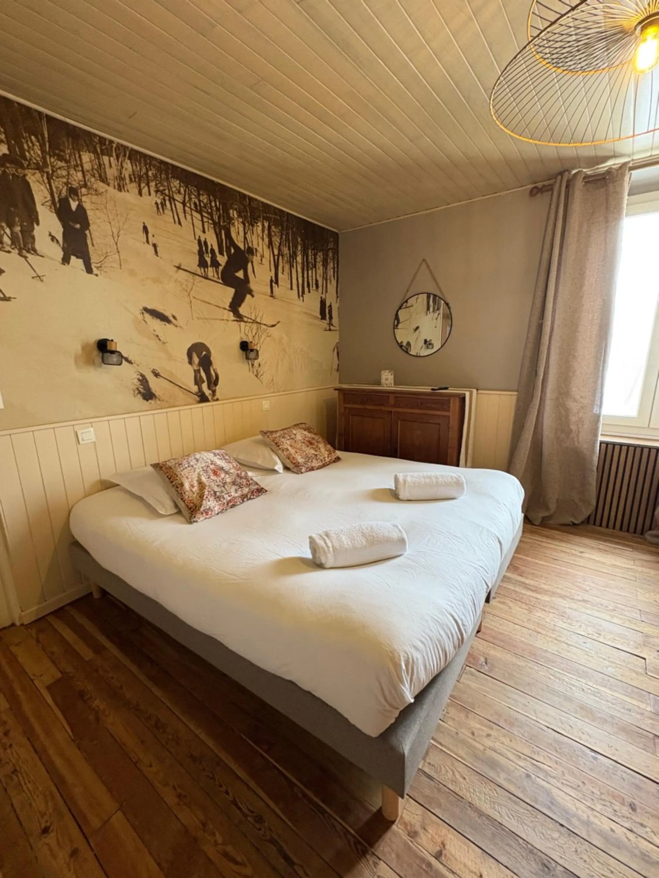 Property building, Bed in Hôtel Restaurant "La Petite Auberge"