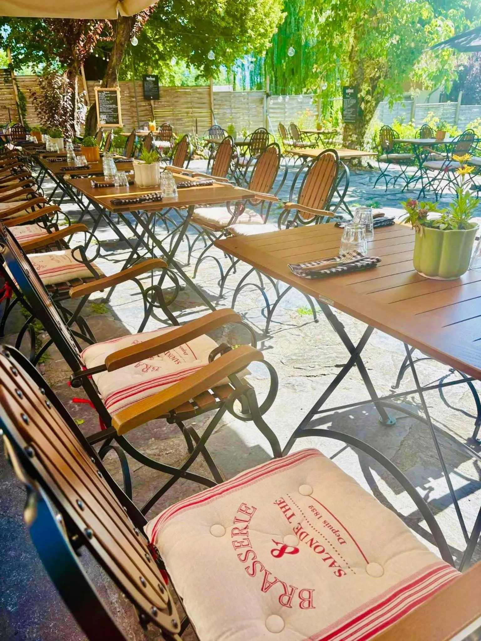 Property building in Hôtel Restaurant "La Petite Auberge"