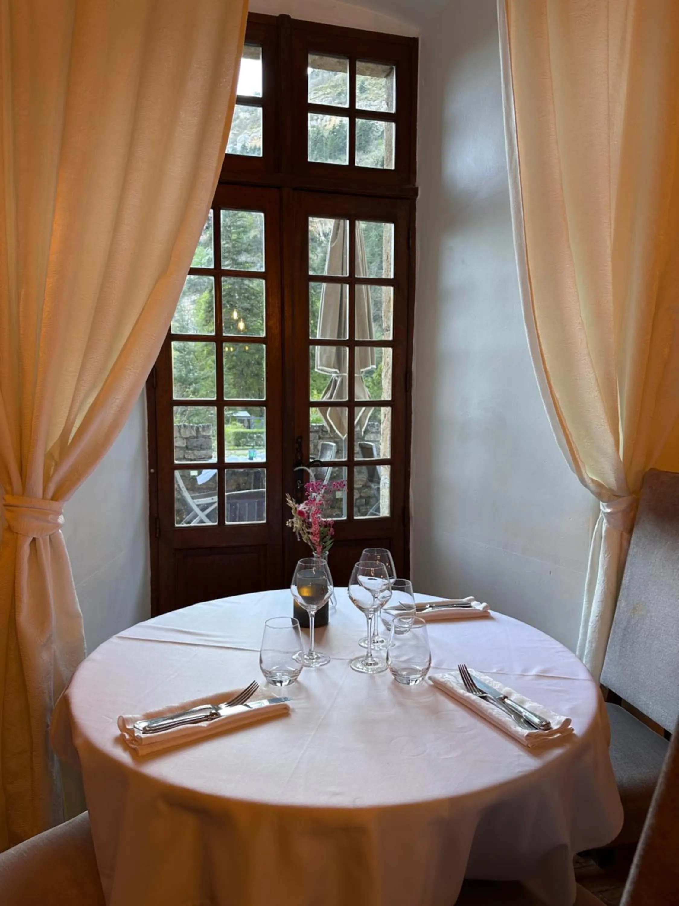 Restaurant/places to eat in Château De La Caze Piscine & Spa - Ste Enimie