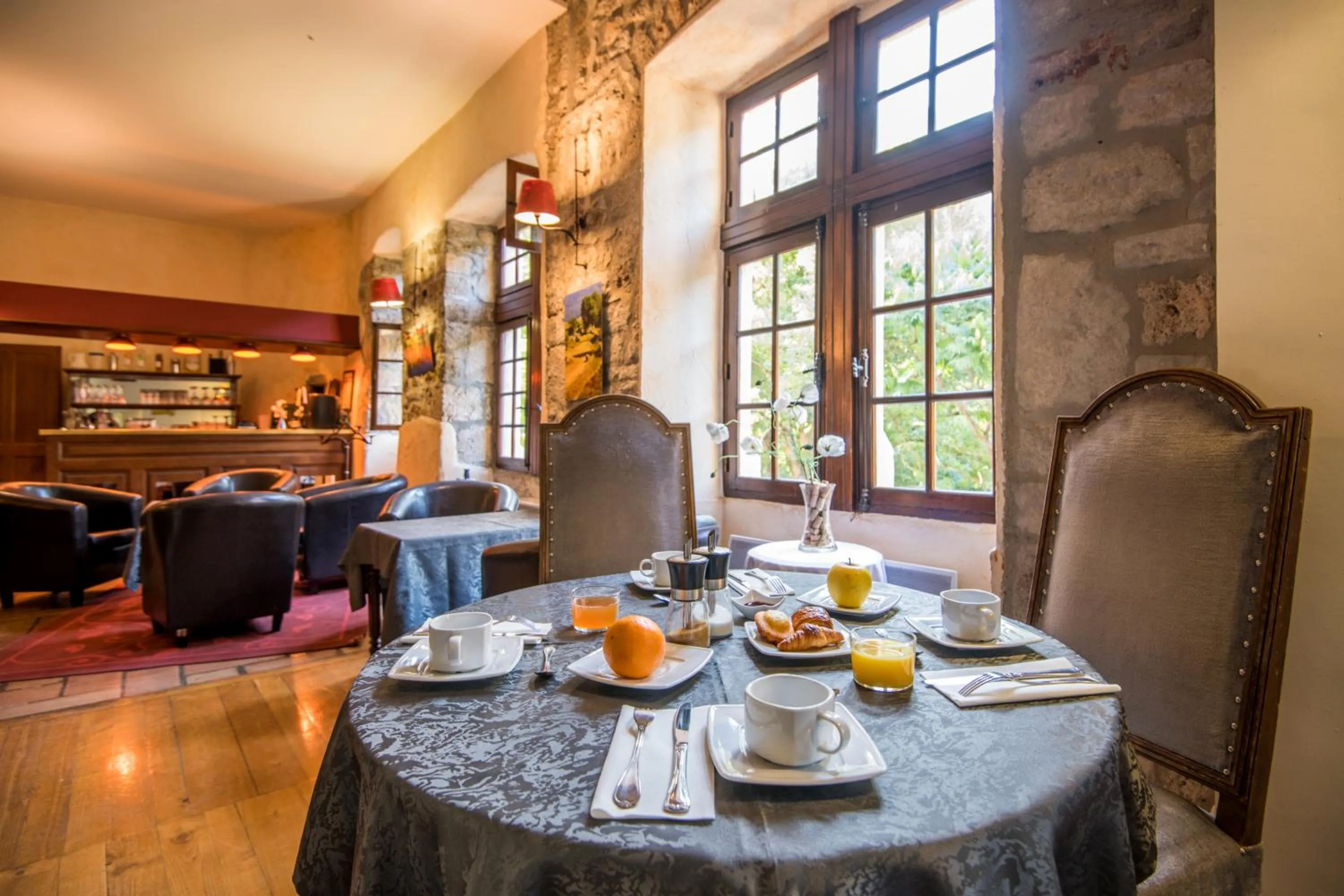 Food and drinks in Château De La Caze Piscine & Spa - Ste Enimie