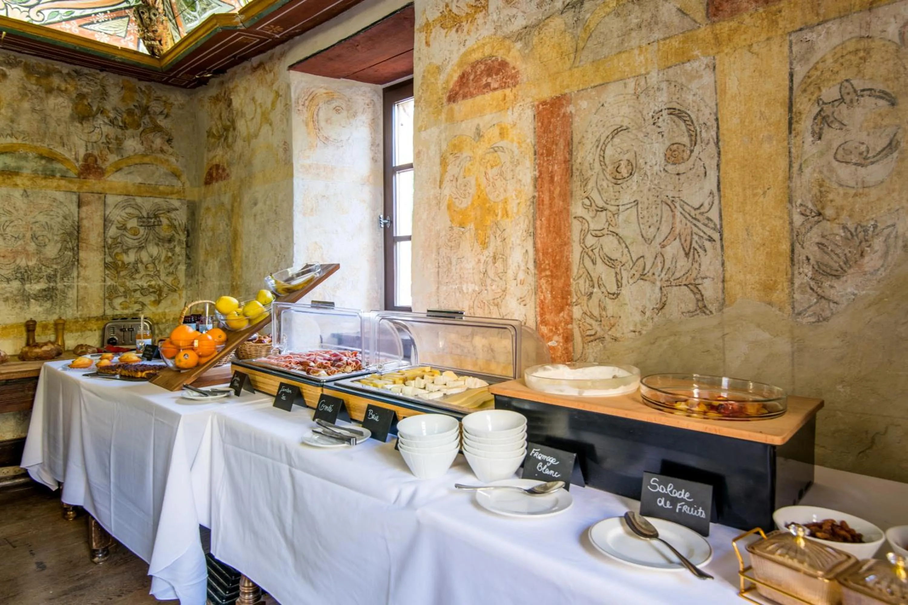 Food and drinks in Château De La Caze Piscine & Spa - Ste Enimie