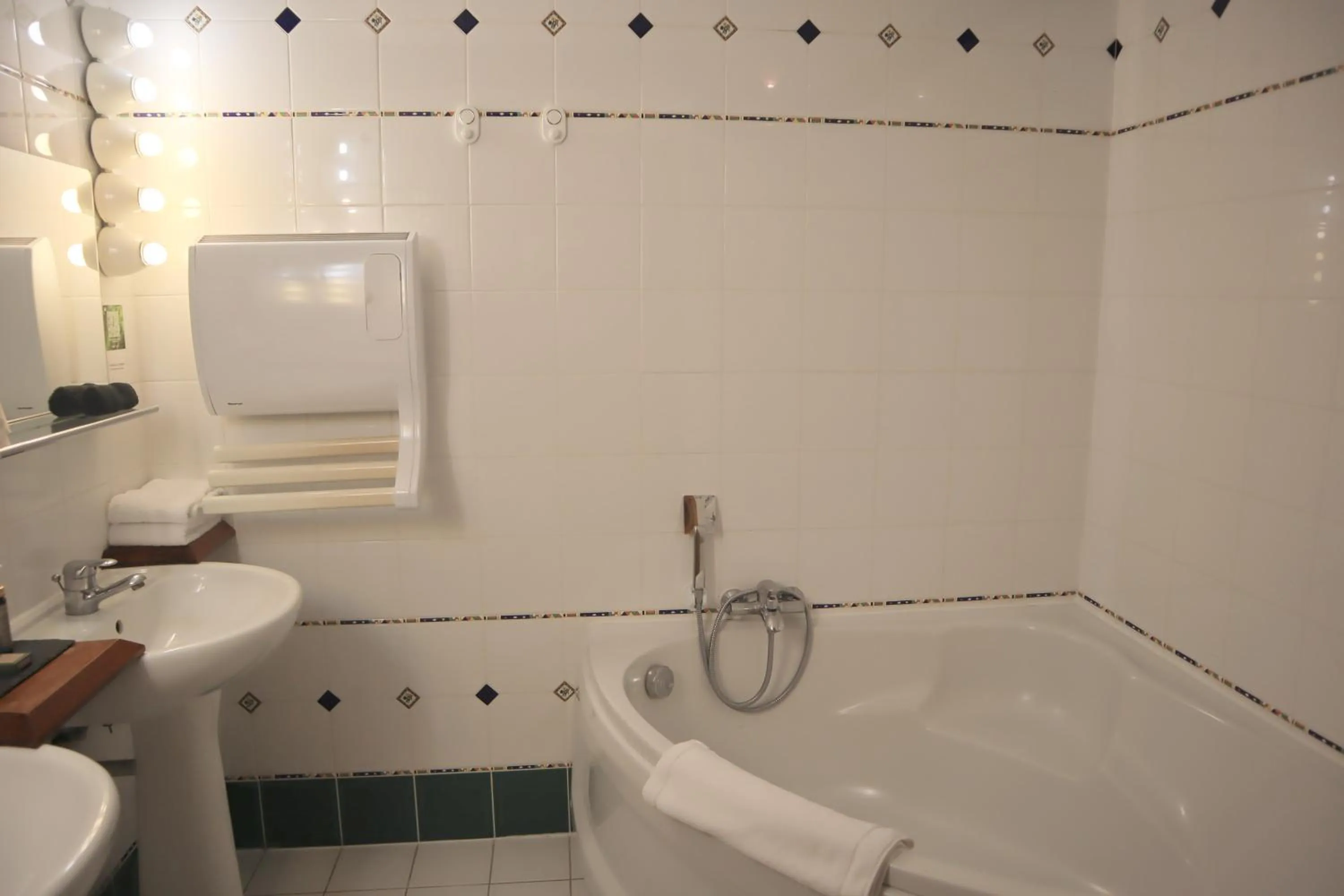 Bathroom in Château De La Caze Piscine & Spa - Ste Enimie