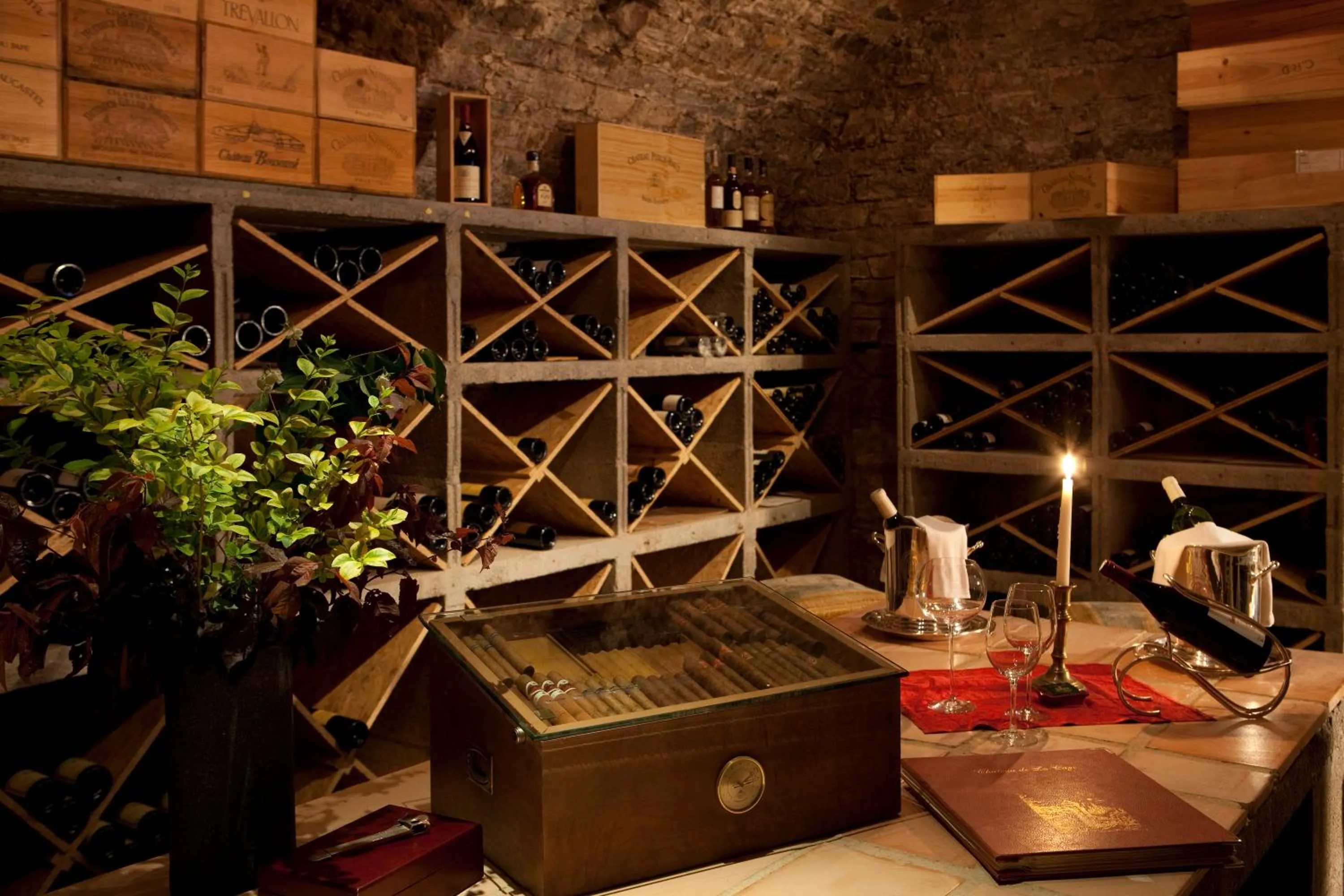 Alcoholic drinks in Château De La Caze Piscine & Spa - Ste Enimie