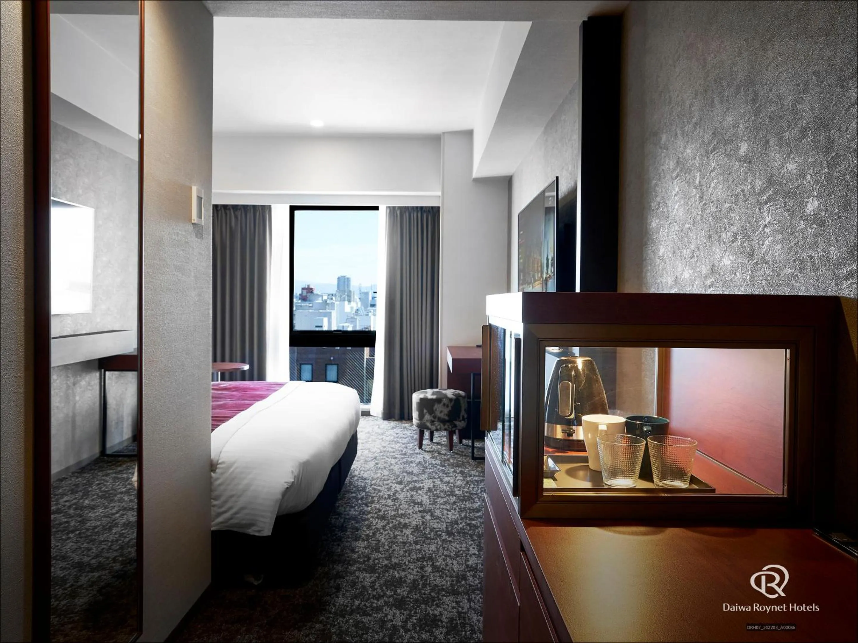 Photo of the whole room, Bed in Daiwa Roynet Hotel Kumamoto Ginzadori PREMIER - former Daiwa Roynet Hotel Kumamoto Ginzadori