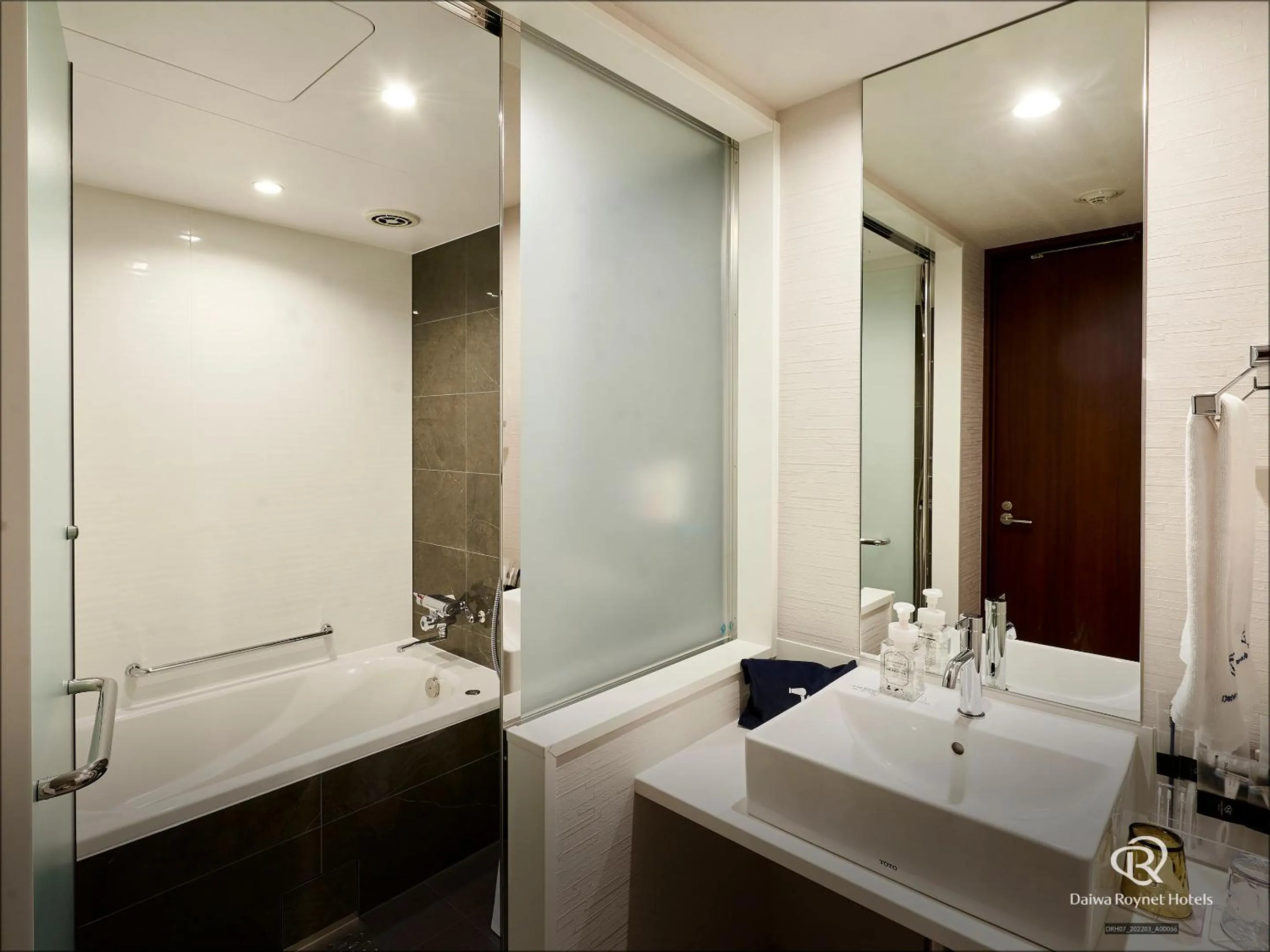 Room Selected at Check-In - single occupancy - Late Check-In 18PM - Non-Smoking in Daiwa Roynet Hotel Kumamoto Ginzadori PREMIER - former Daiwa Roynet Hotel Kumamoto Ginzadori