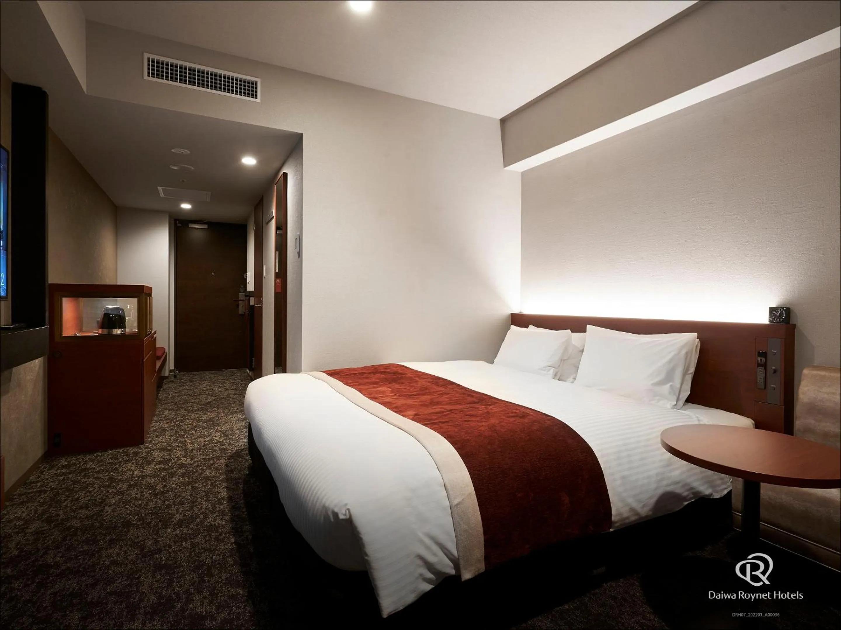 Photo of the whole room, Bed in Daiwa Roynet Hotel Kumamoto Ginzadori PREMIER - former Daiwa Roynet Hotel Kumamoto Ginzadori