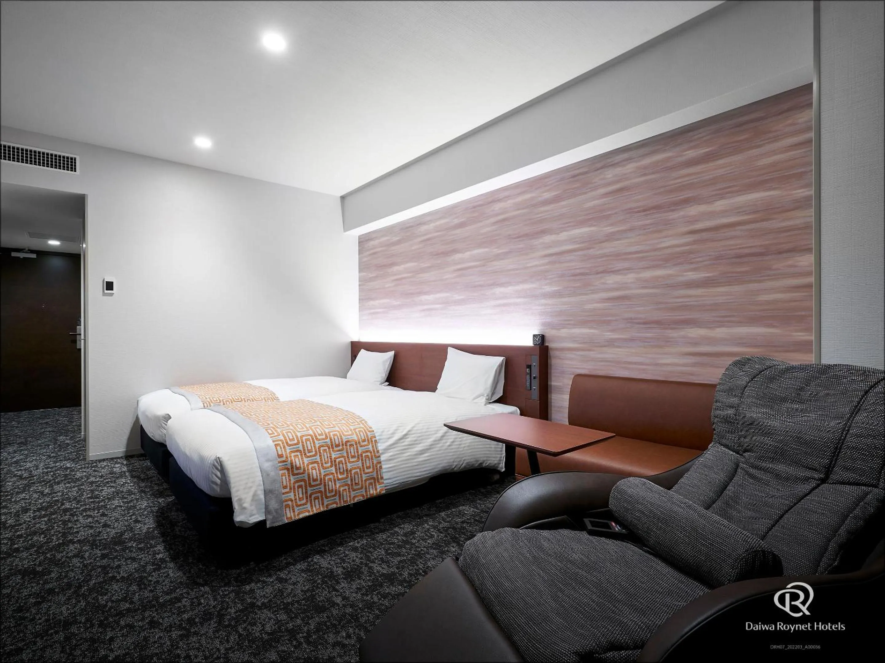 Photo of the whole room, Bed in Daiwa Roynet Hotel Kumamoto Ginzadori PREMIER - former Daiwa Roynet Hotel Kumamoto Ginzadori