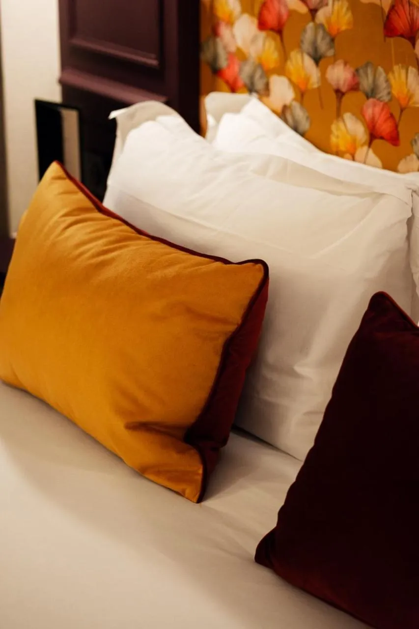 Bed in Hotel de Fleurie - Saint-Germain-des-Pres