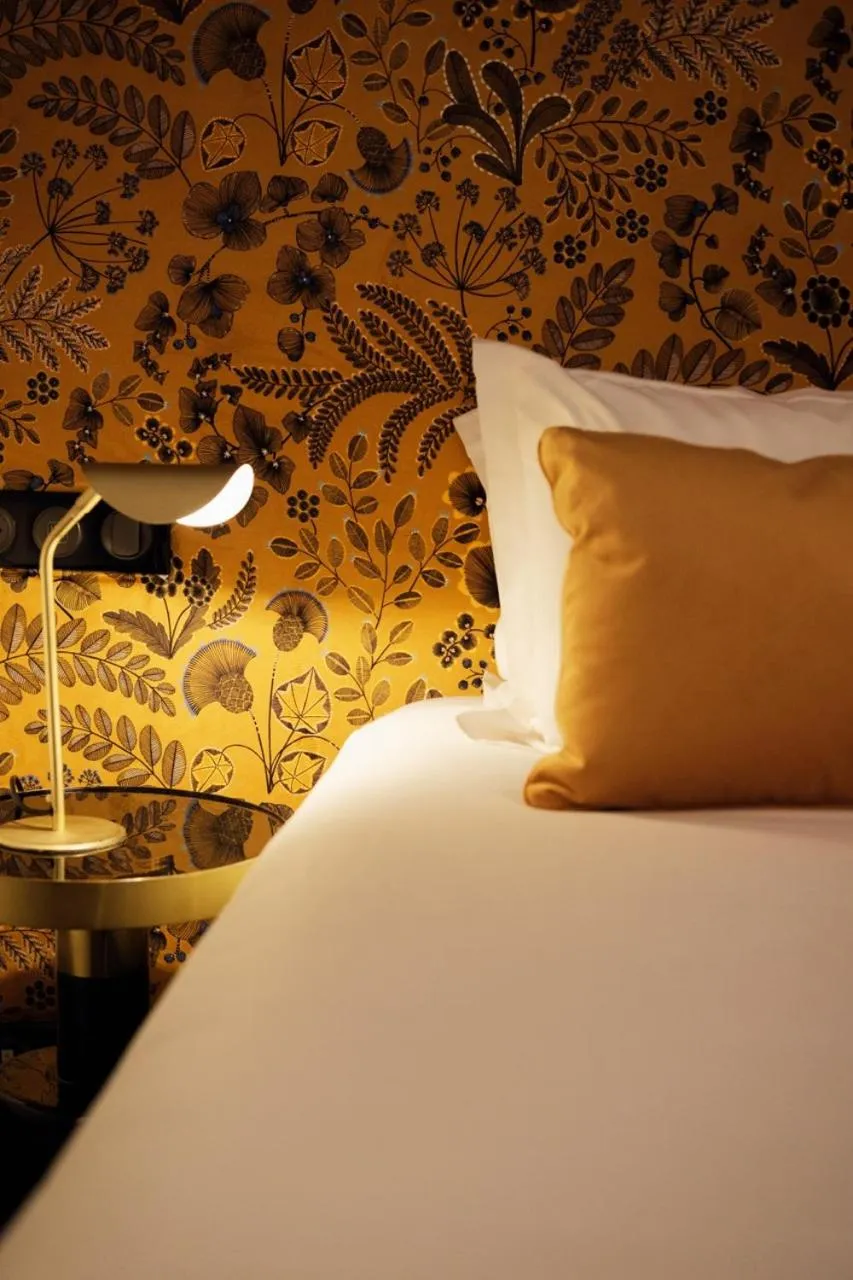 Bed in Hotel de Fleurie - Saint-Germain-des-Pres