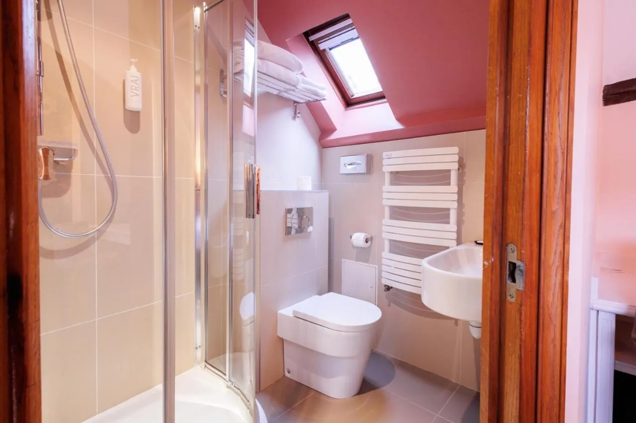 Shower in Hotel de Fleurie - Saint-Germain-des-Pres