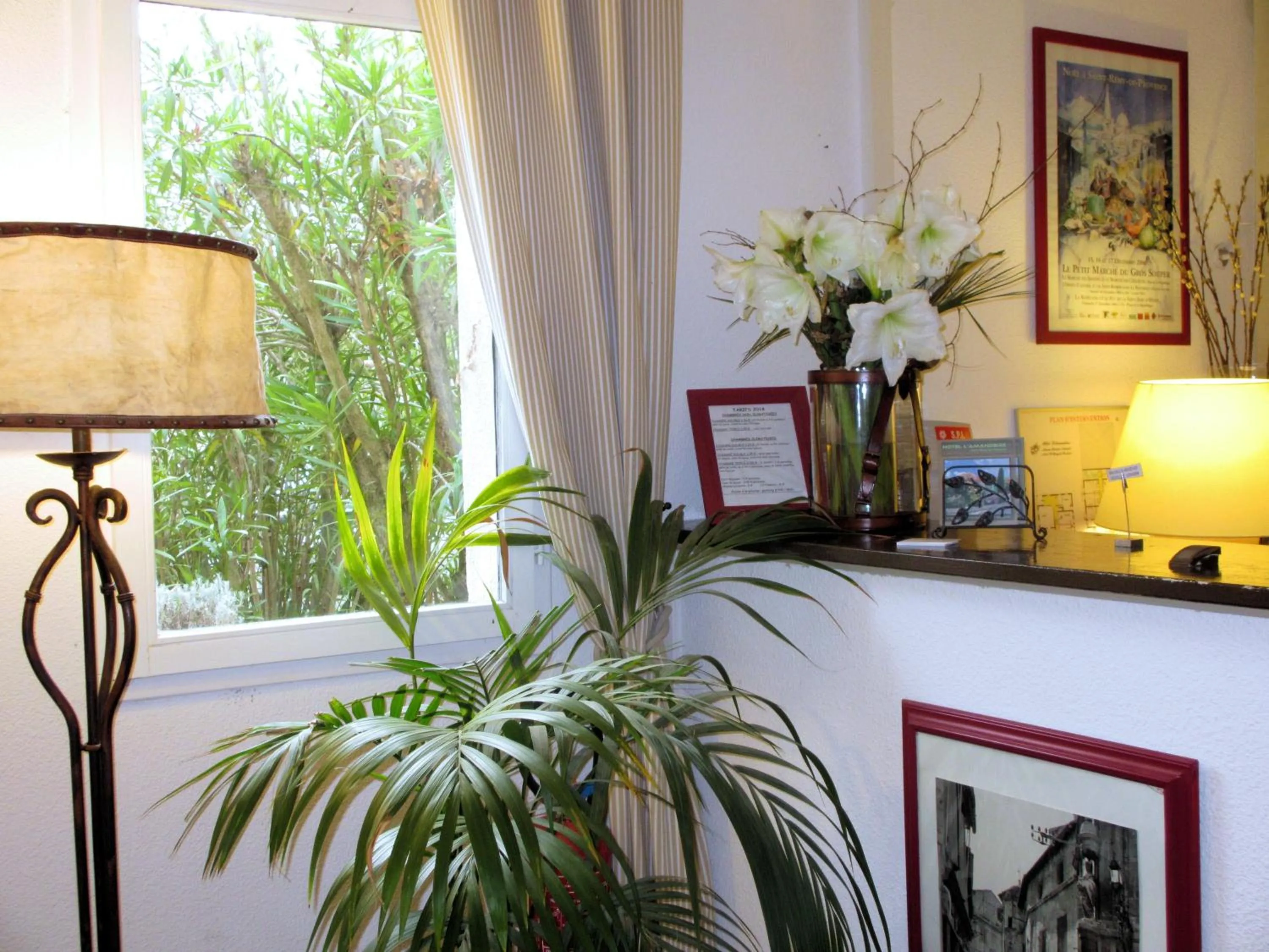 Lobby or reception in Hôtel l'Amandière