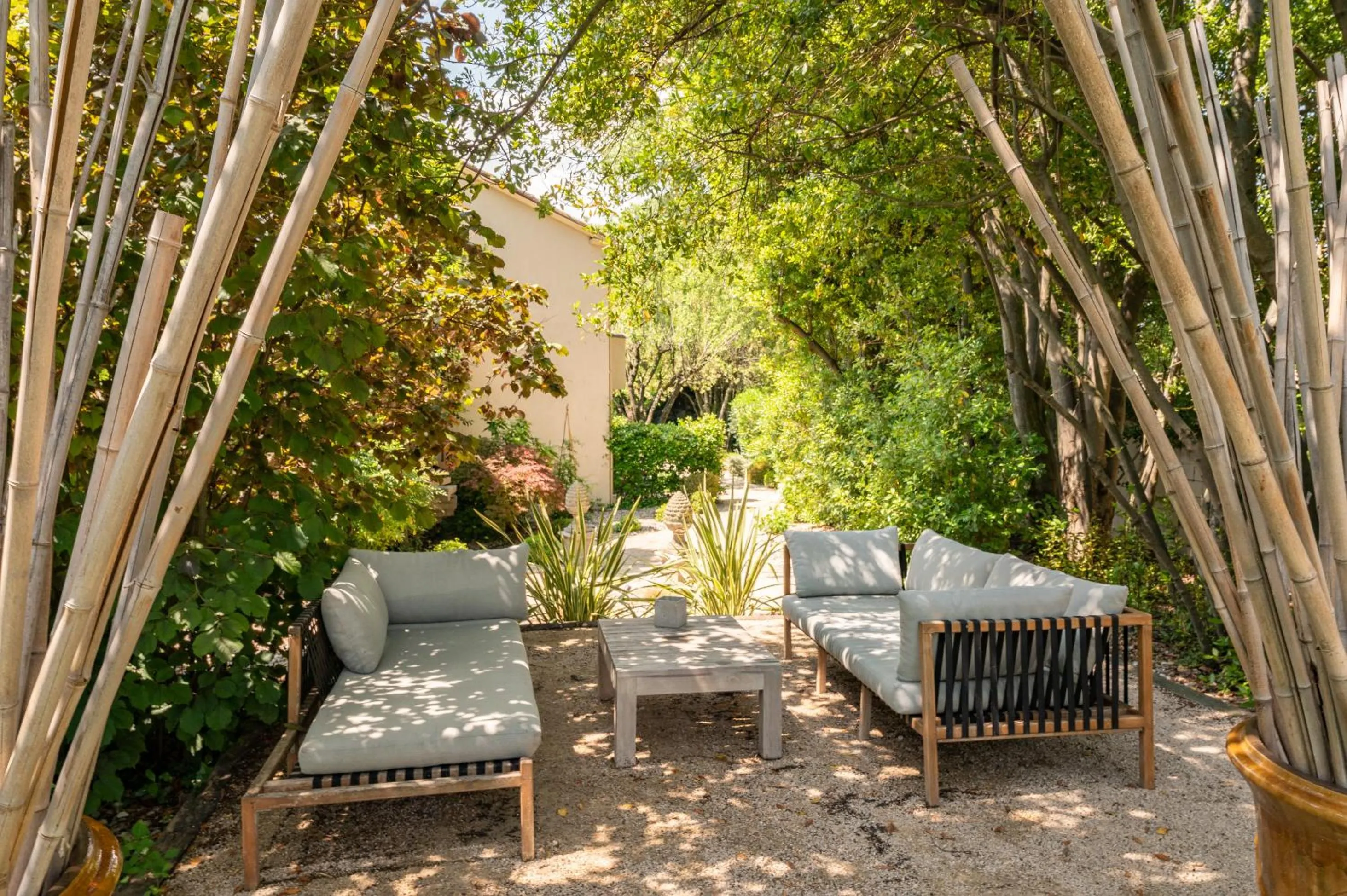 Garden in Hôtel l'Amandière
