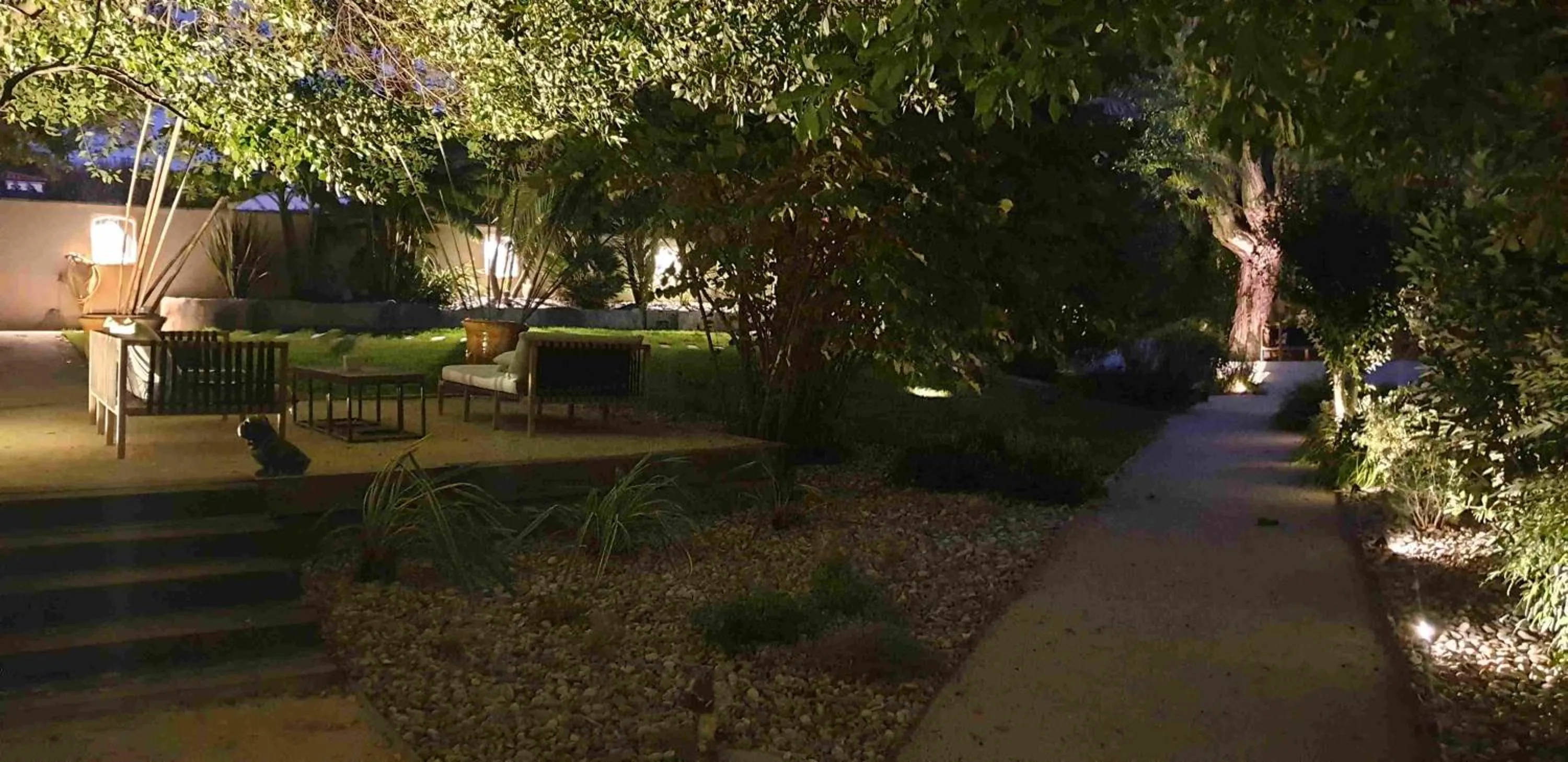 Patio in Hôtel l'Amandière
