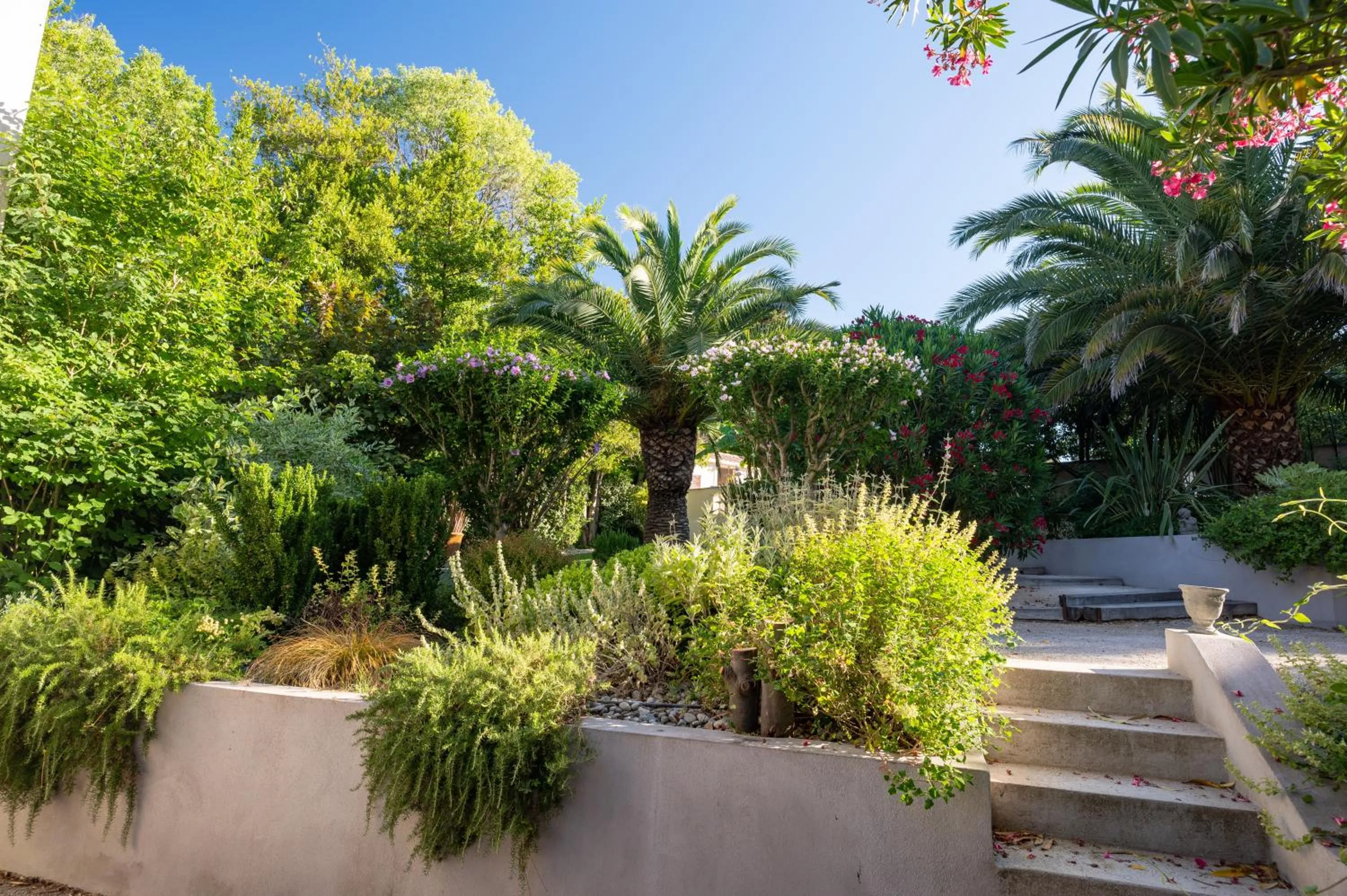 Spring in Hôtel l'Amandière
