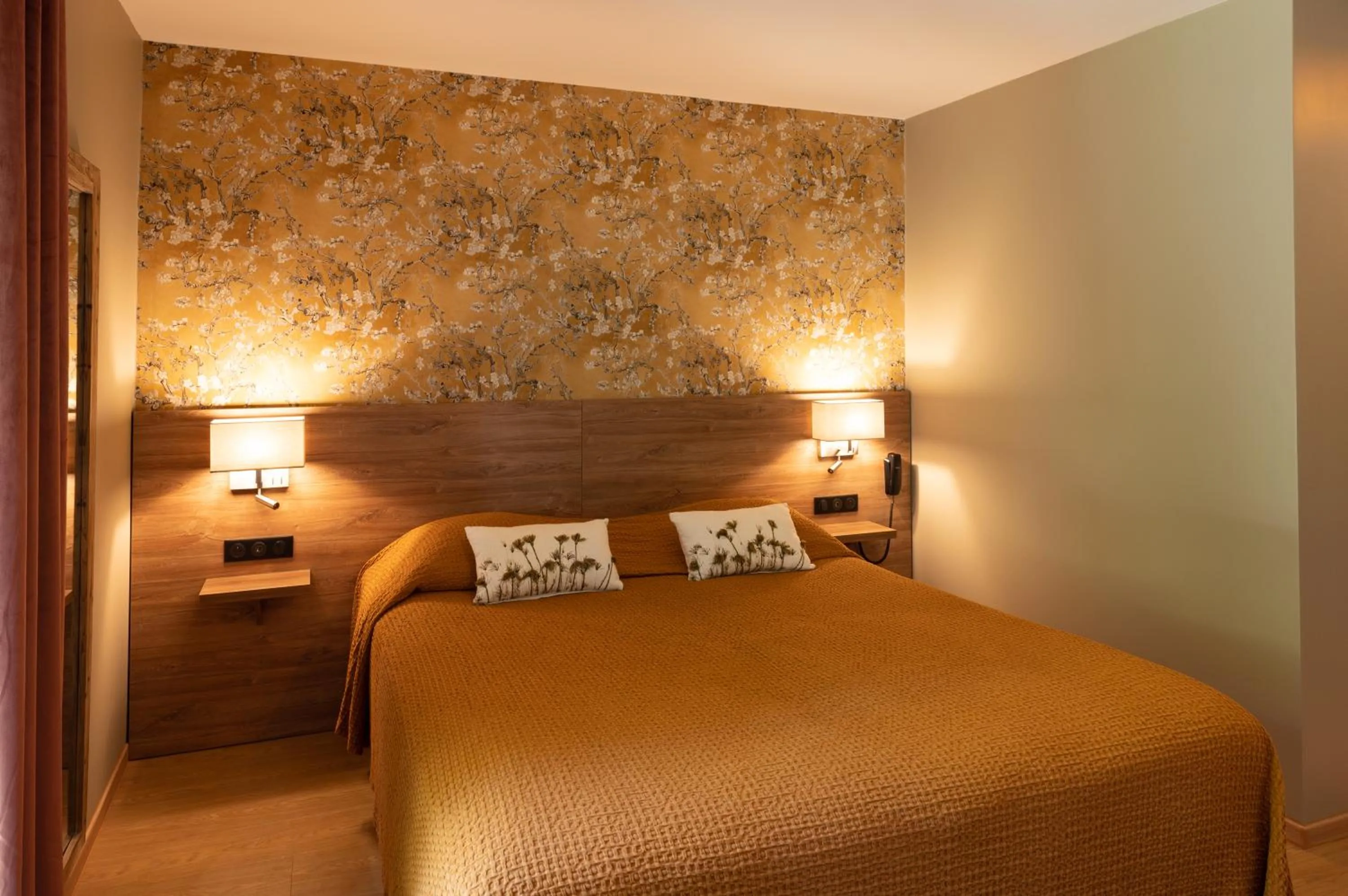 Photo of the whole room, Bed in Hôtel l'Amandière