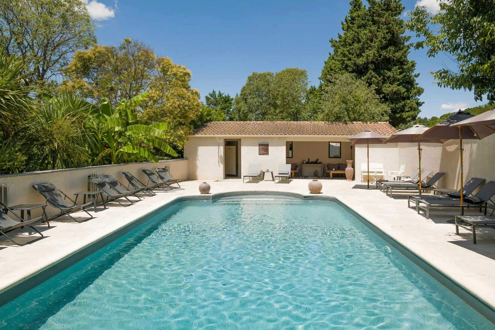 Swimming pool in Hôtel l'Amandière