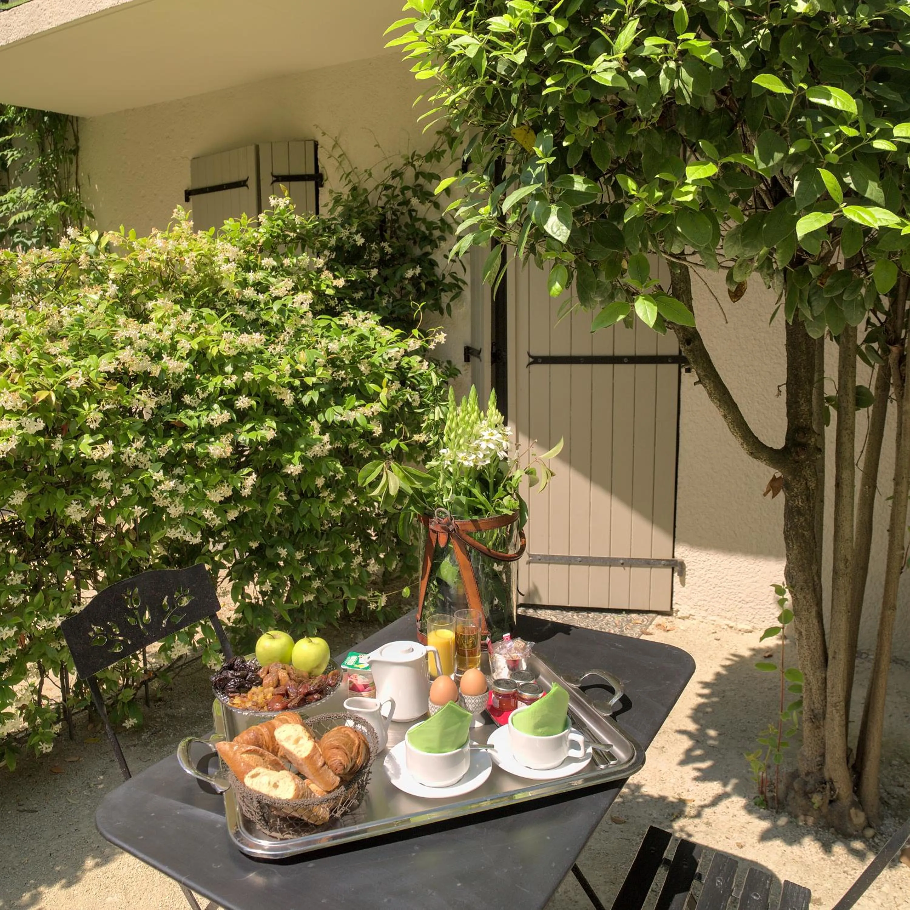 Balcony/Terrace in Hôtel l'Amandière