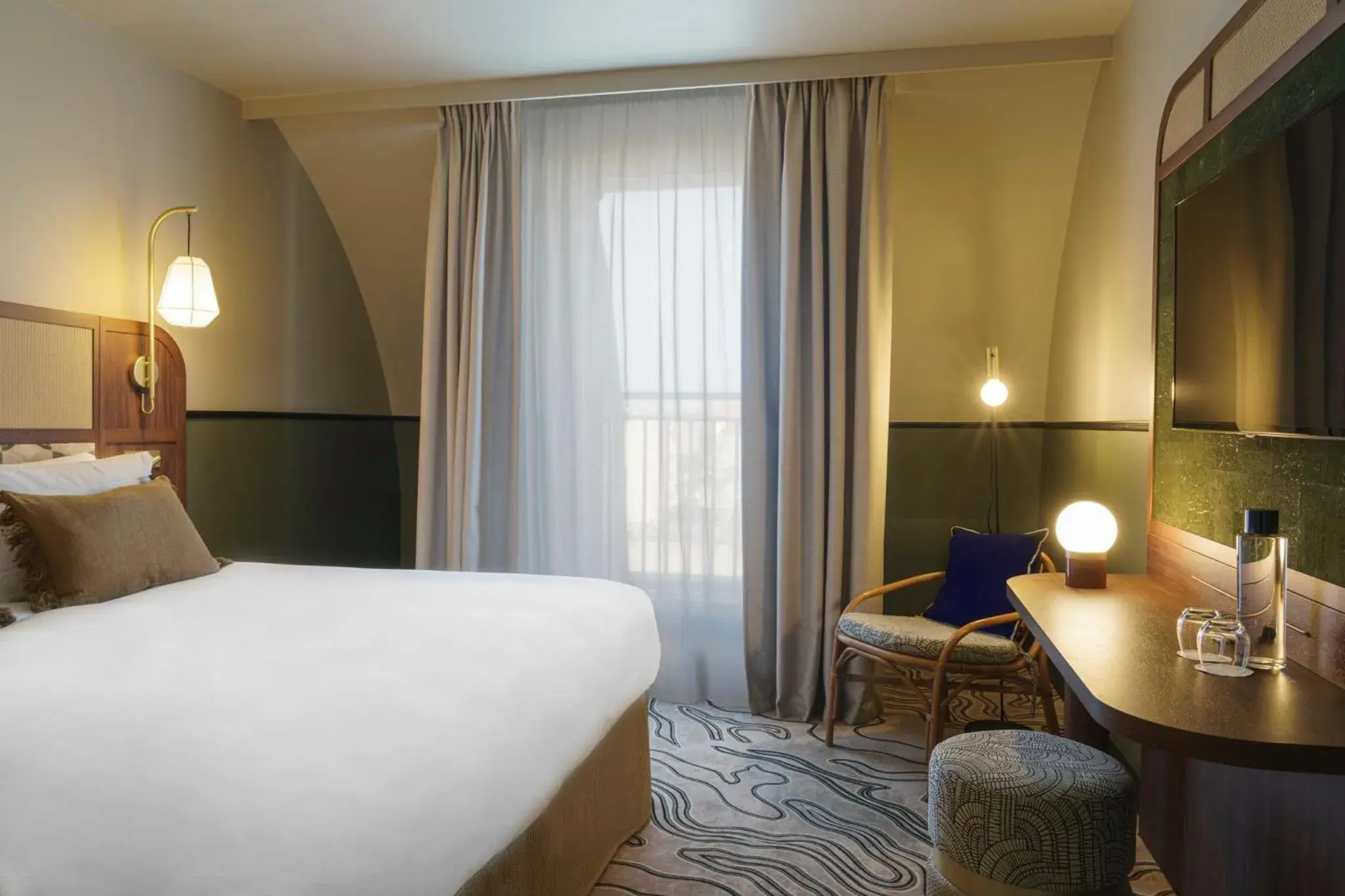 Cozy Double Room with Balcony in voco Paris - Porte de Clichy by IHG Cozy Double Room with Balcony in voco Paris - Porte de Clichy by IHG