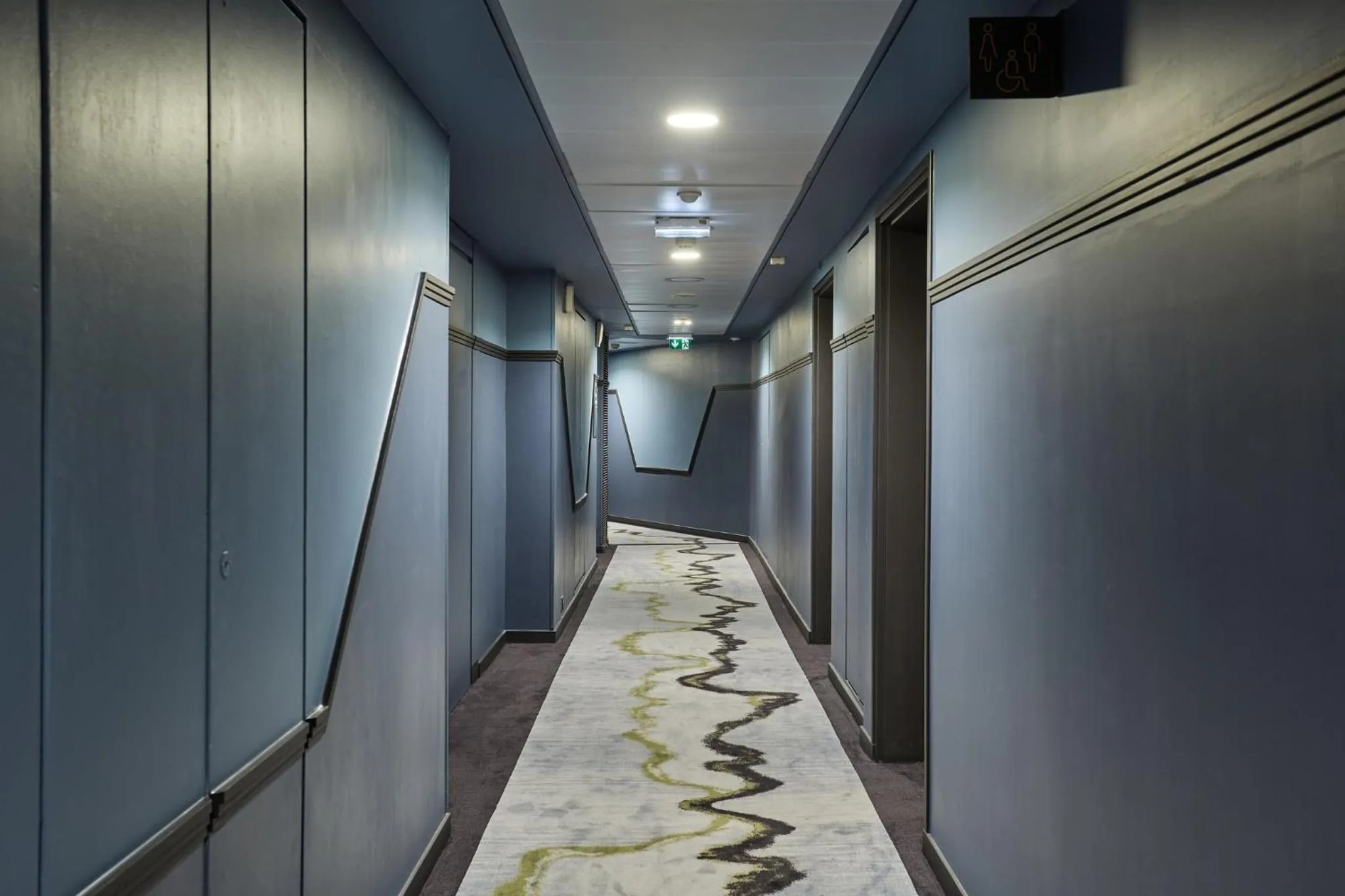 Lobby or reception in Voco Paris - Porte de Clichy