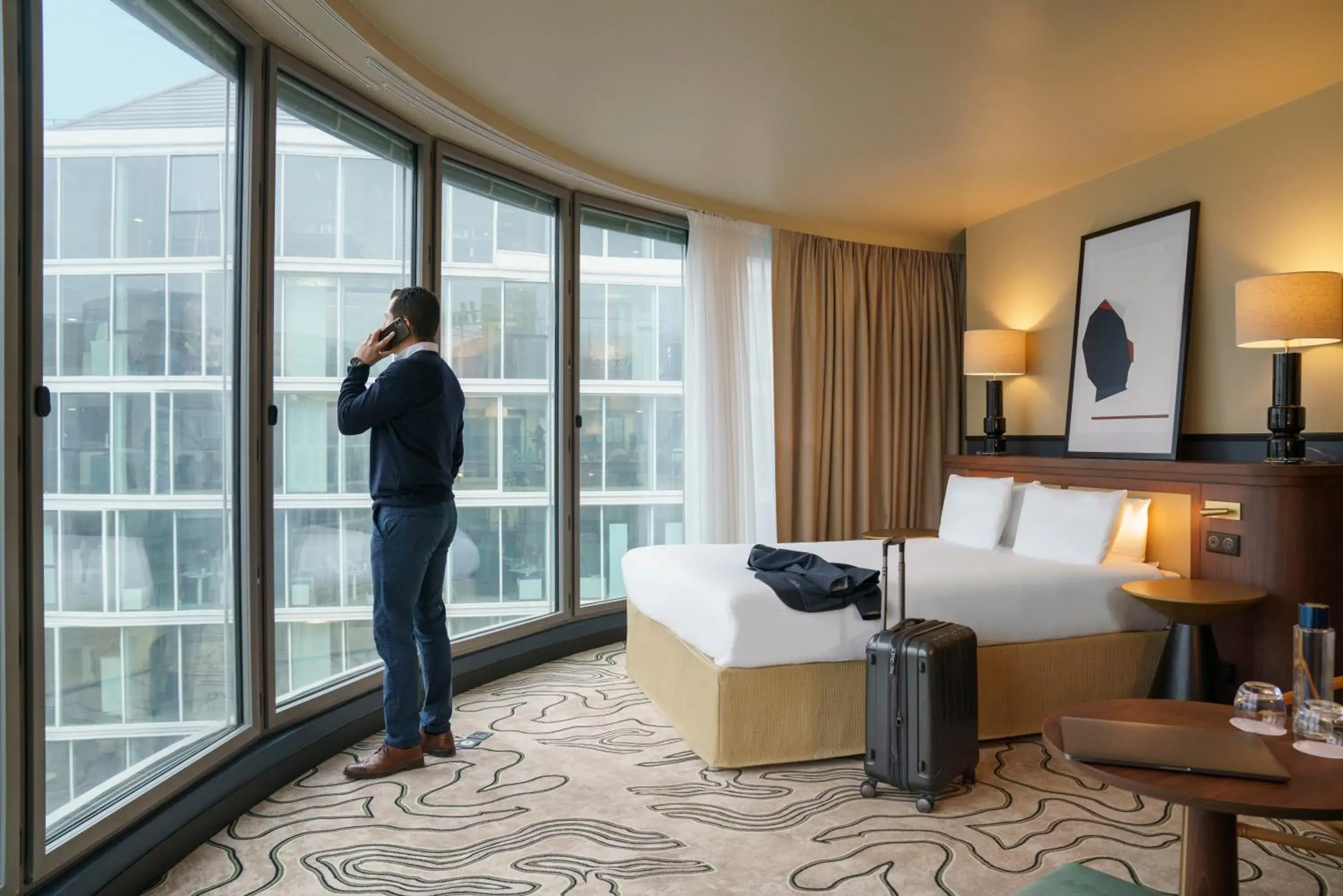 Junior Queen Suite bed with single sofa bed in voco Paris - Porte de Clichy by IHG Junior Queen Suite bed with single sofa bed in voco Paris - Porte de Clichy by IHG