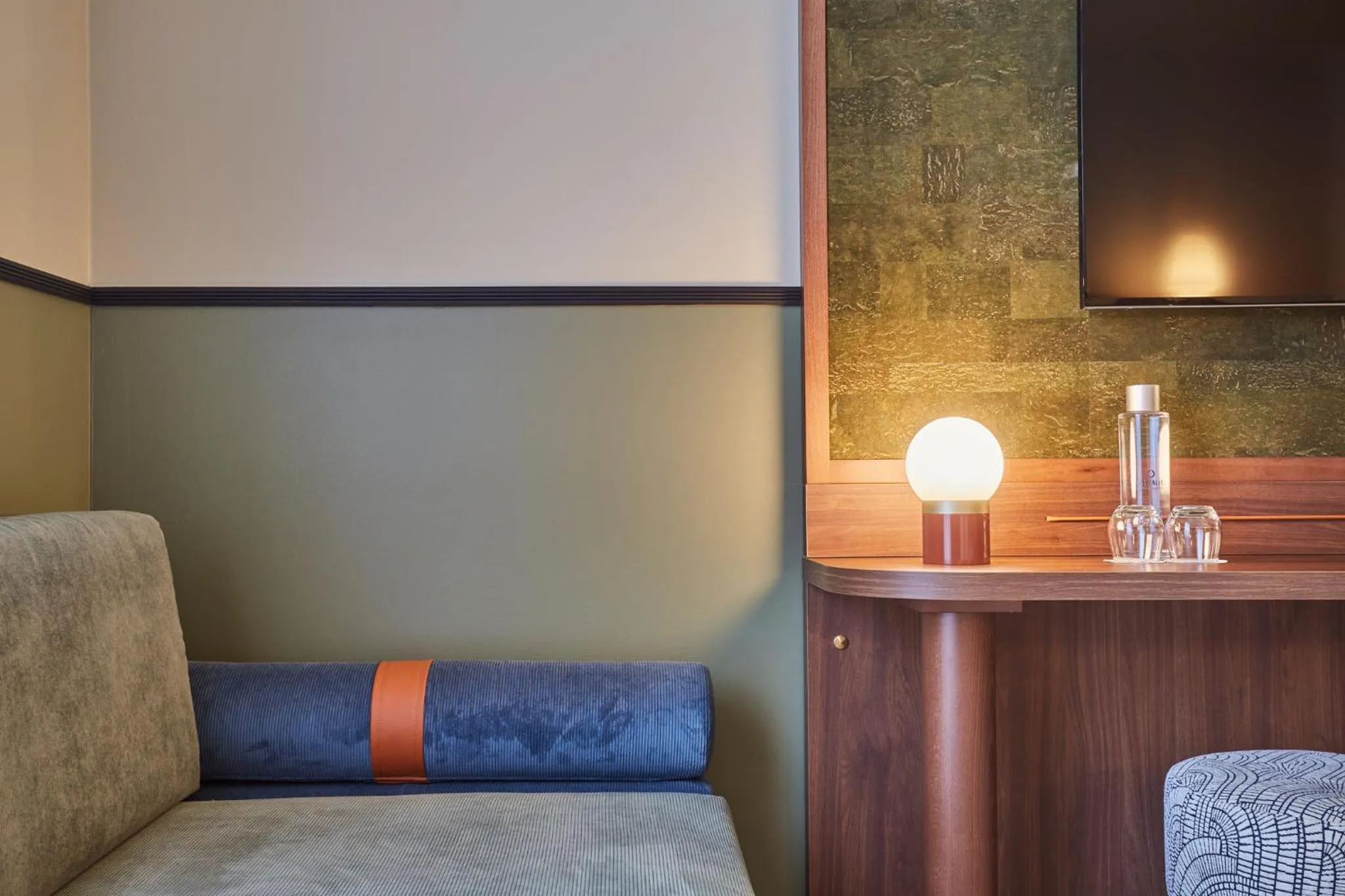 Photo of the whole room in Voco Paris - Porte de Clichy