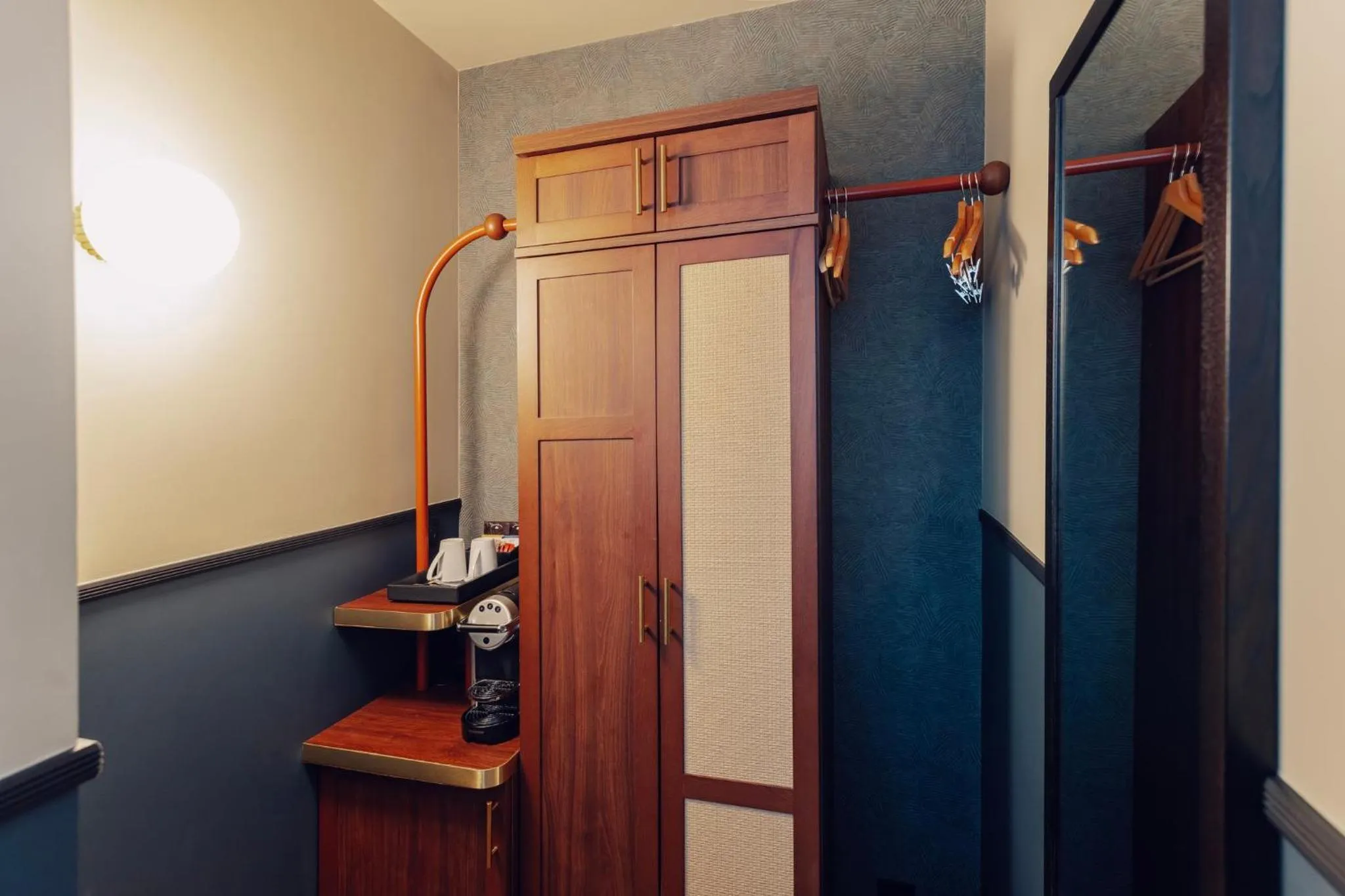 Photo of the whole room in Voco Paris - Porte de Clichy