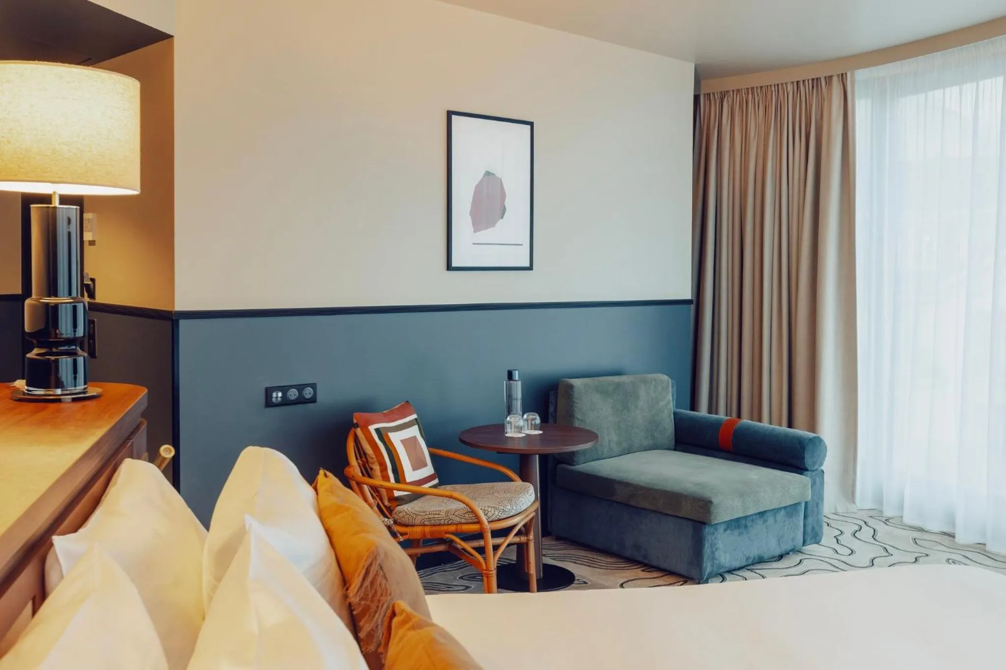 Photo of the whole room in Voco Paris - Porte de Clichy