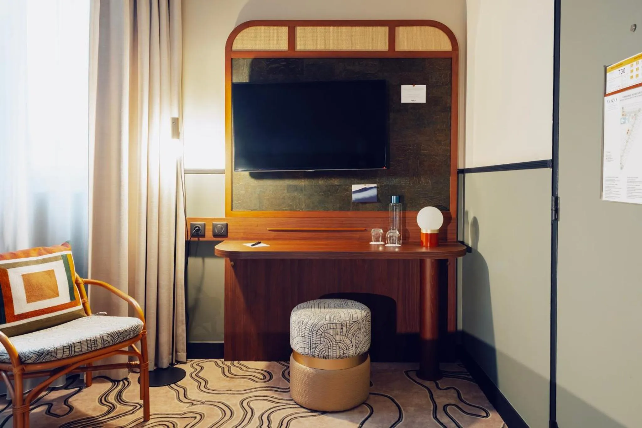 Photo of the whole room in Voco Paris - Porte de Clichy