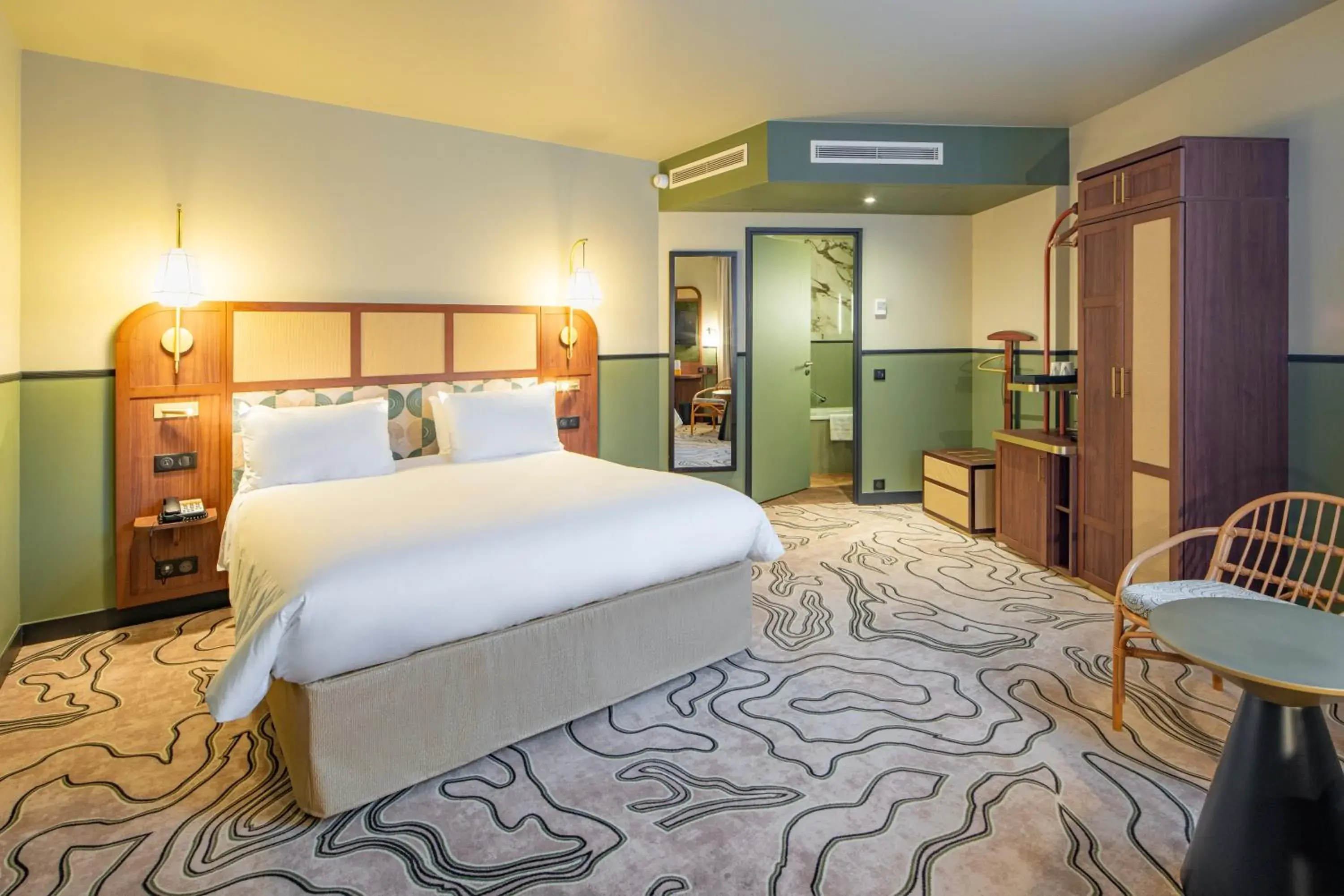 Premium Queen Room in voco Paris - Porte de Clichy by IHG Premium Queen Room in voco Paris - Porte de Clichy by IHG