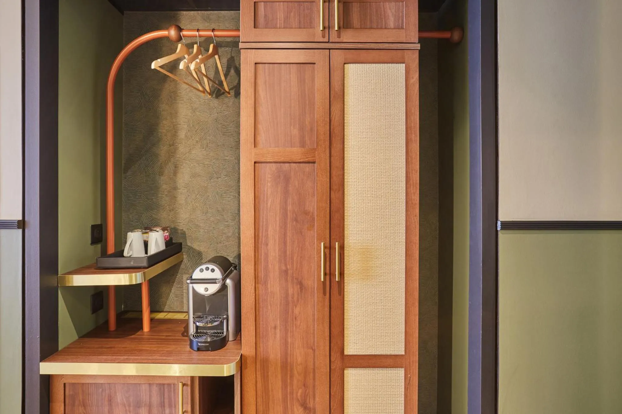 Photo of the whole room in Voco Paris - Porte de Clichy