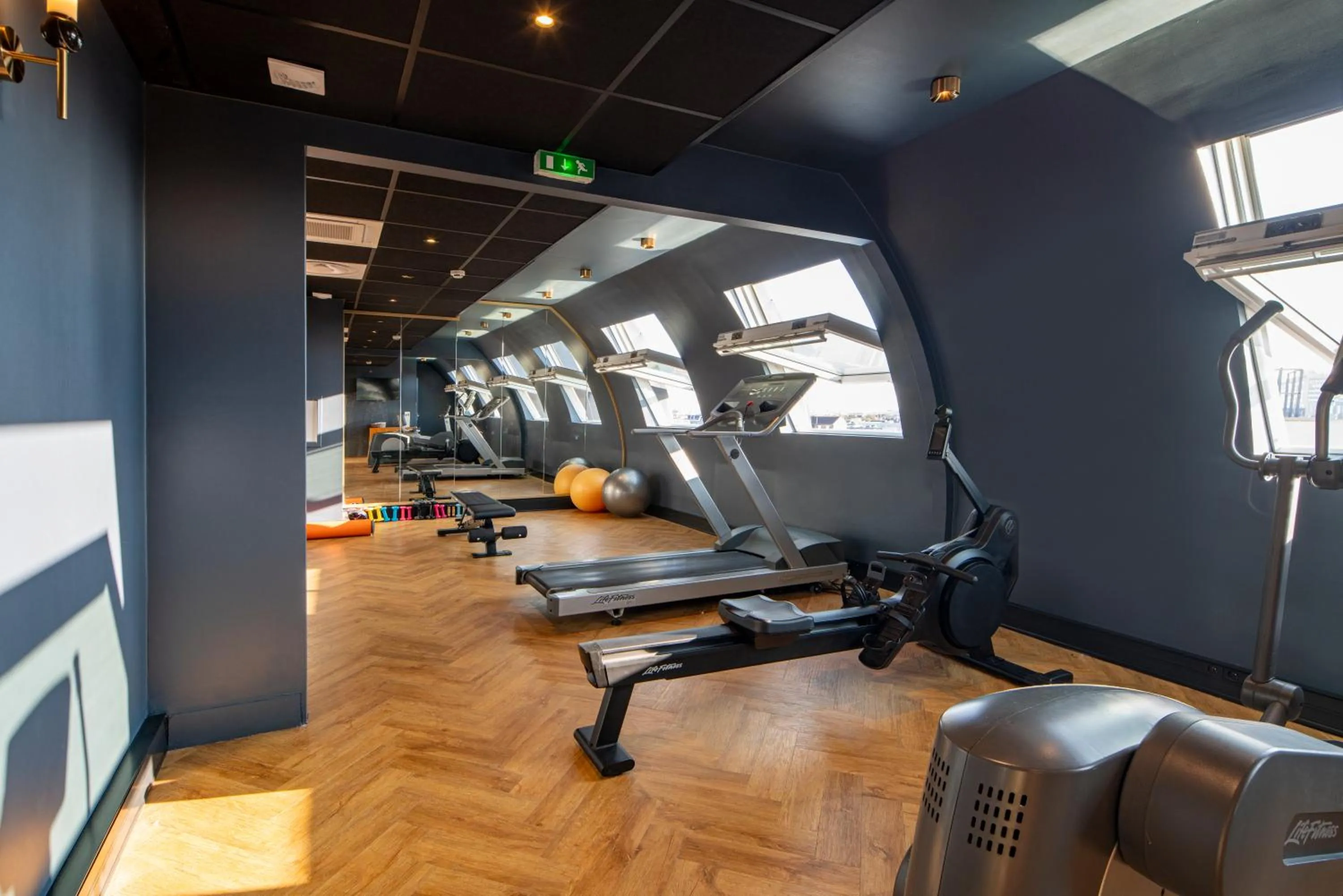 Fitness centre/facilities in Voco Paris - Porte de Clichy