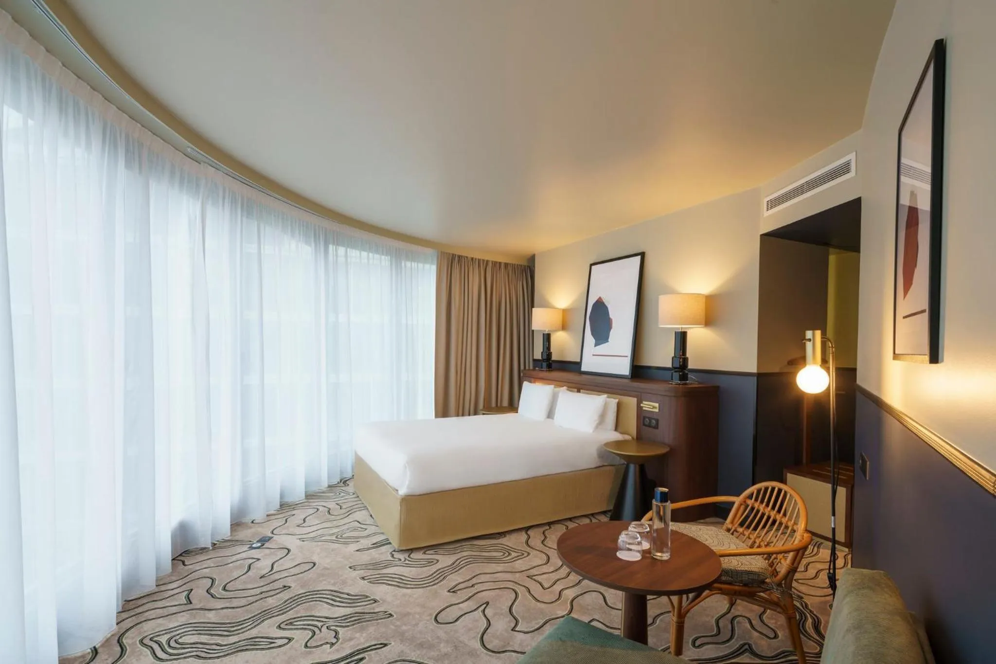 Photo of the whole room, Bed in Voco Paris - Porte de Clichy