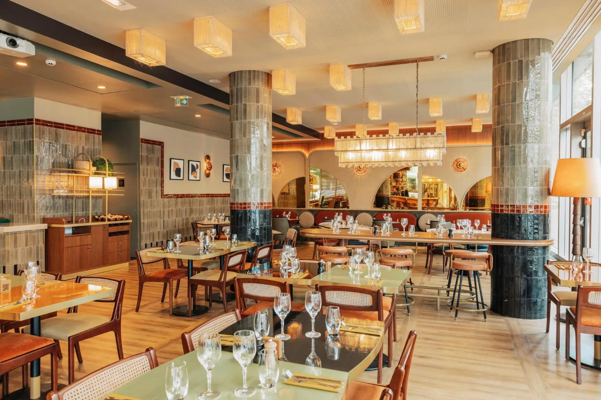 Restaurant/places to eat in Voco Paris - Porte de Clichy