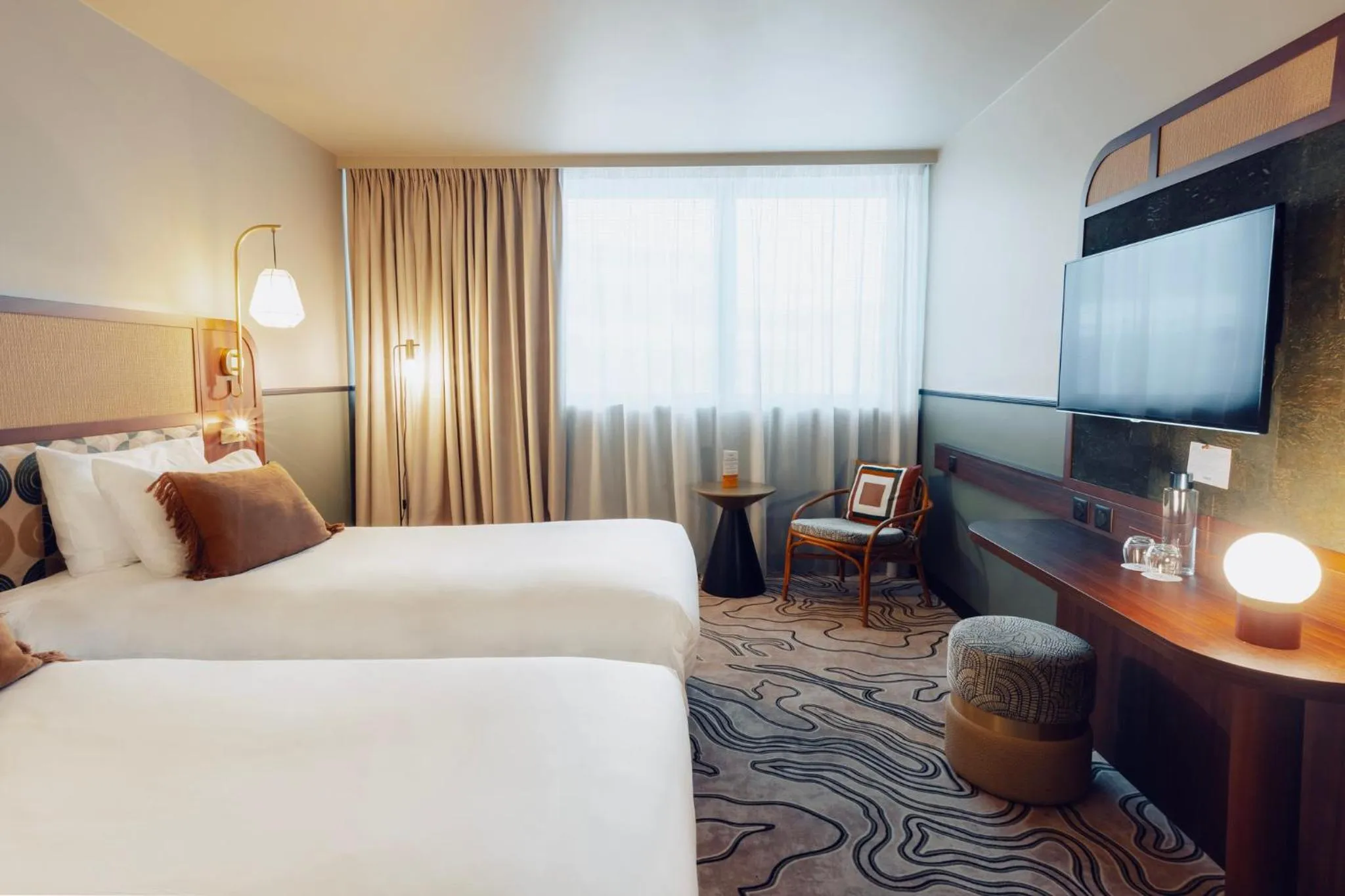 Photo of the whole room, Bed in Voco Paris - Porte de Clichy