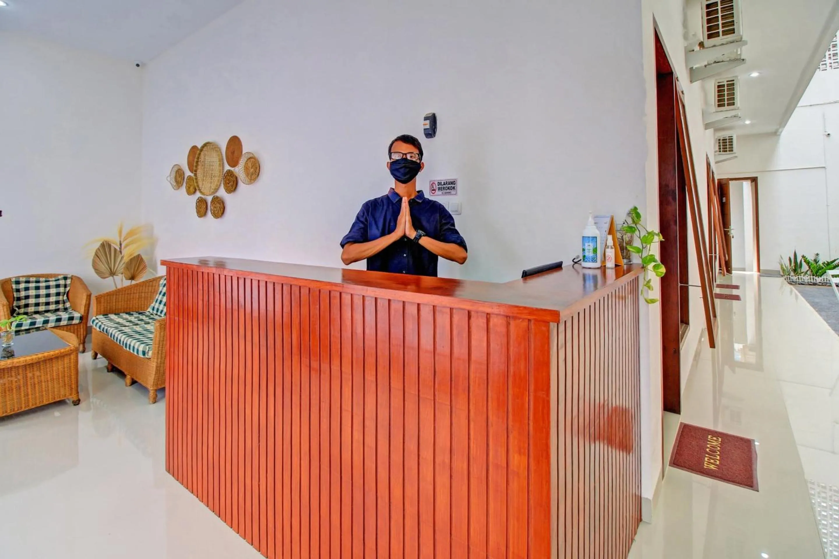Lobby or reception in Hotel O Madania Guesthouse Syariah