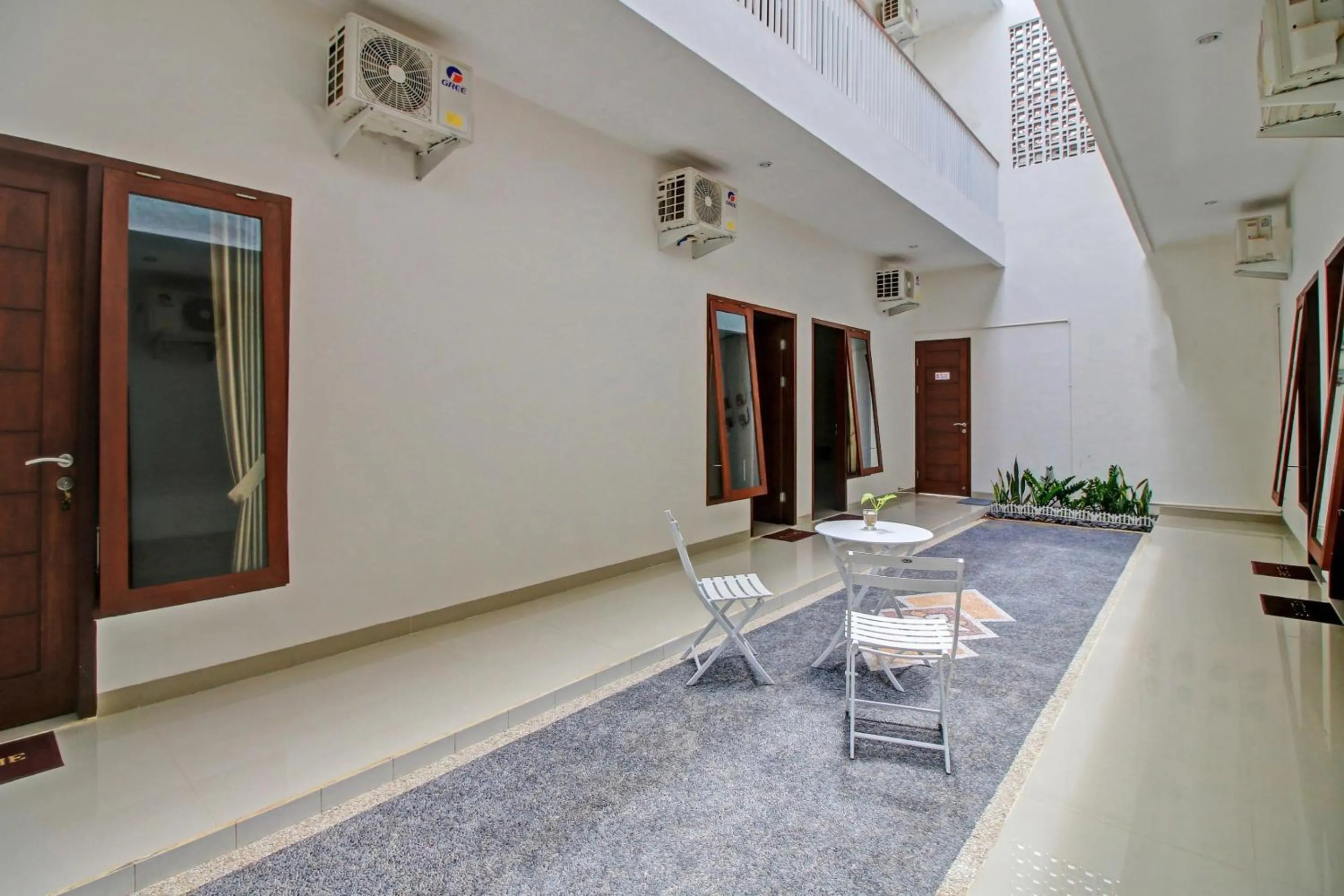 Lobby or reception in Hotel O Madania Guesthouse Syariah