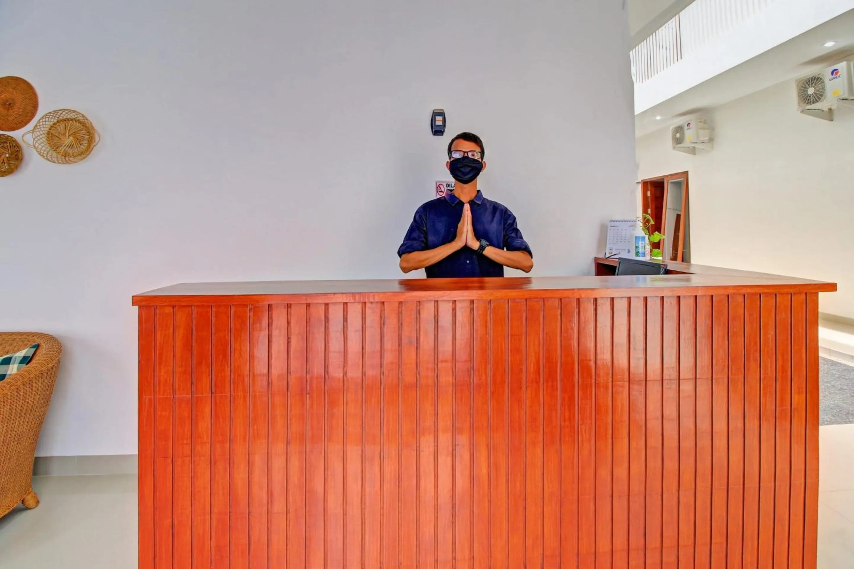 Lobby or reception in Hotel O Madania Guesthouse Syariah