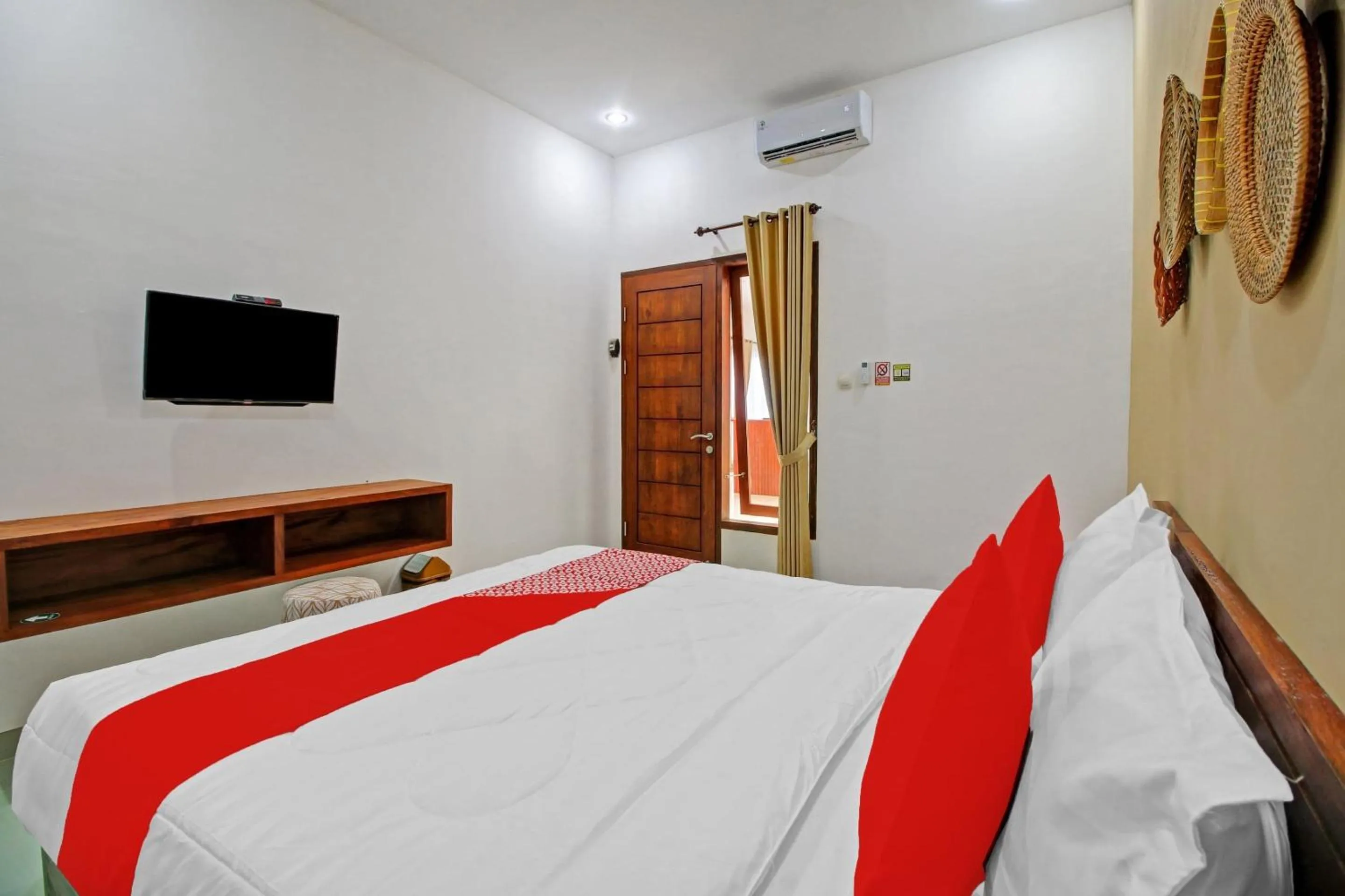 Bedroom, Bed in Hotel O Madania Guesthouse Syariah