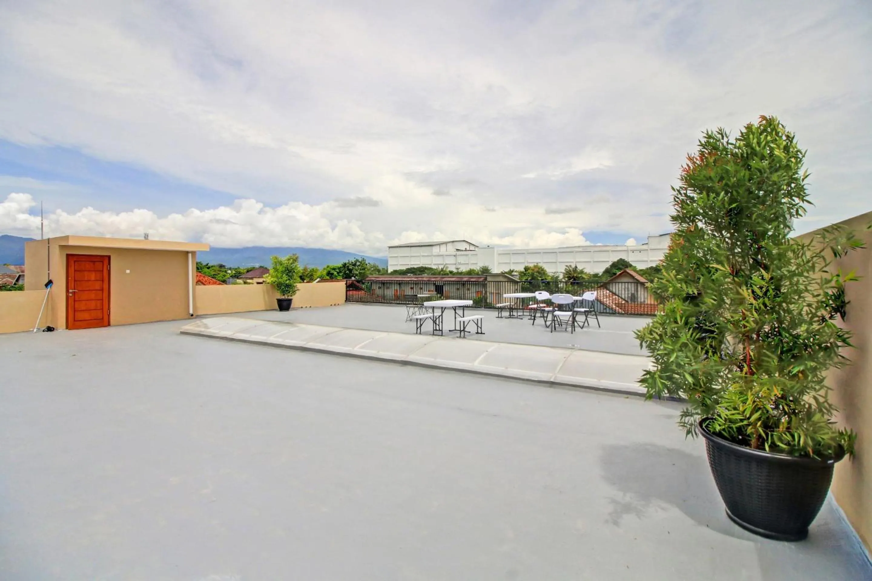 Lobby or reception in Hotel O Madania Guesthouse Syariah