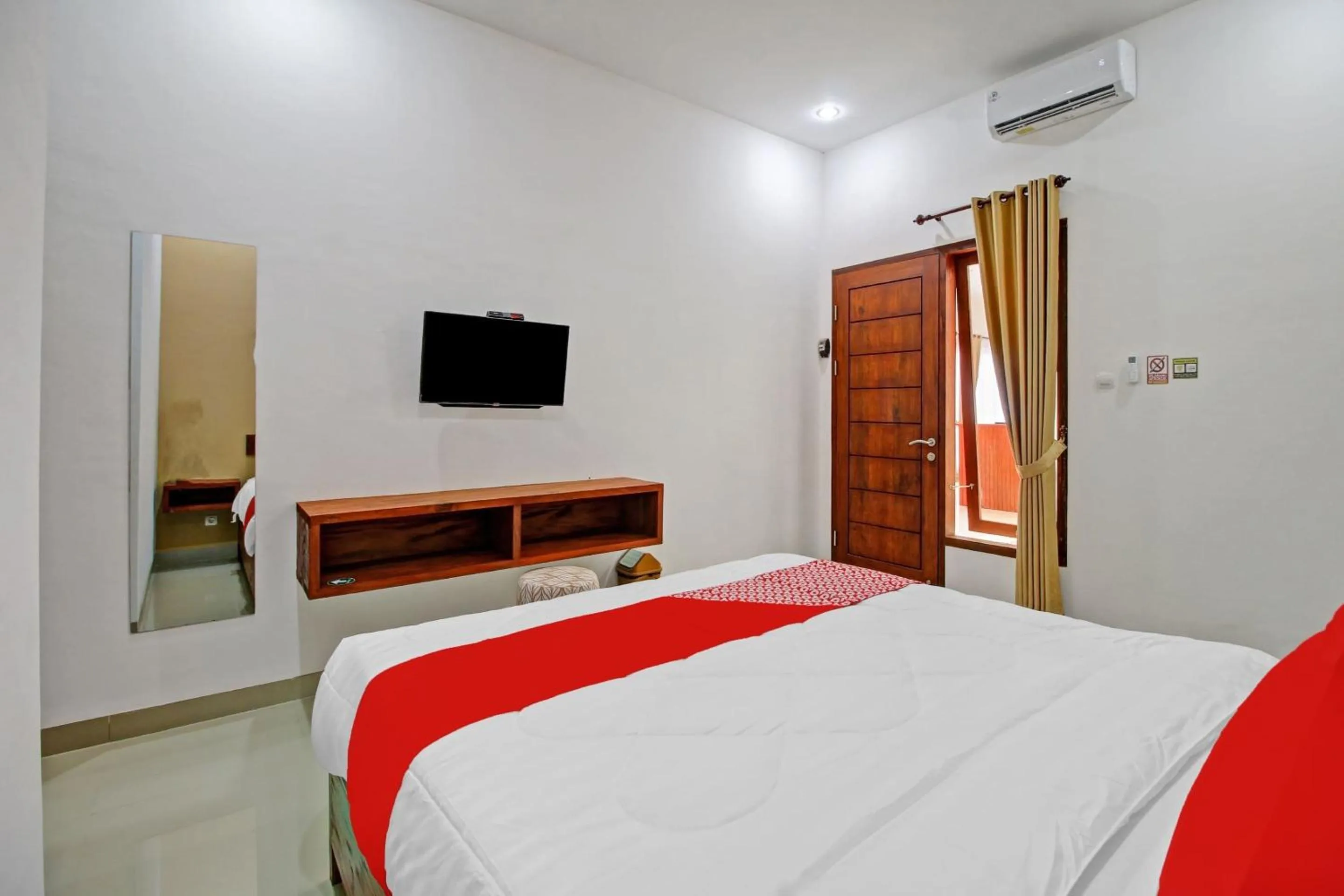 Bedroom, Bed in Hotel O Madania Guesthouse Syariah